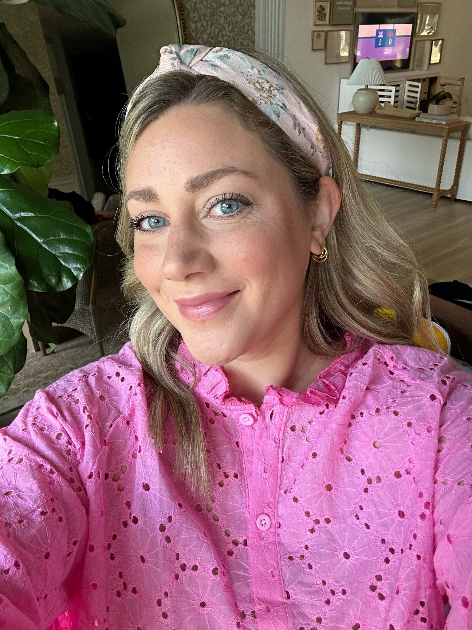 Amazon eyelet blouse and Walmart knot floral headband! 

#LTKmidsize #LTKSeasonal #LTKFind