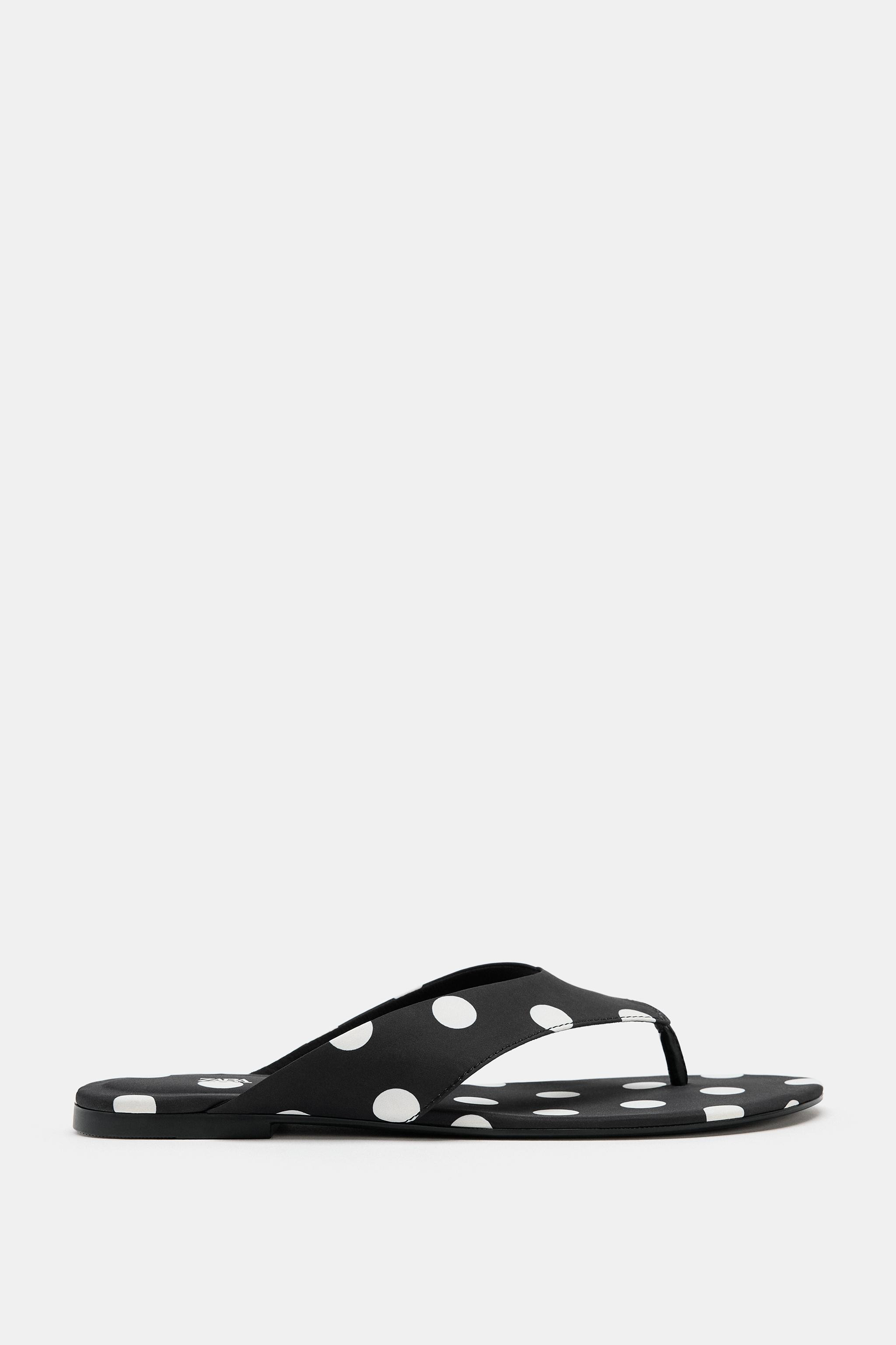 Flat sandals with a polka dot print. Toe post strap. Rounded toe.Sole height: 0.4 inches (1 cm) | Zara US