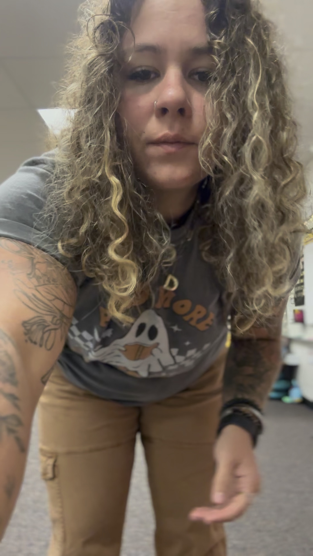 Read more boooookkks 👻📚 perfect Halloween shirt for teaching kindergarten! 

Teacher outfit // midsize // Amazon find // old navy // Halloween  // kindergarten teacher // ootd 