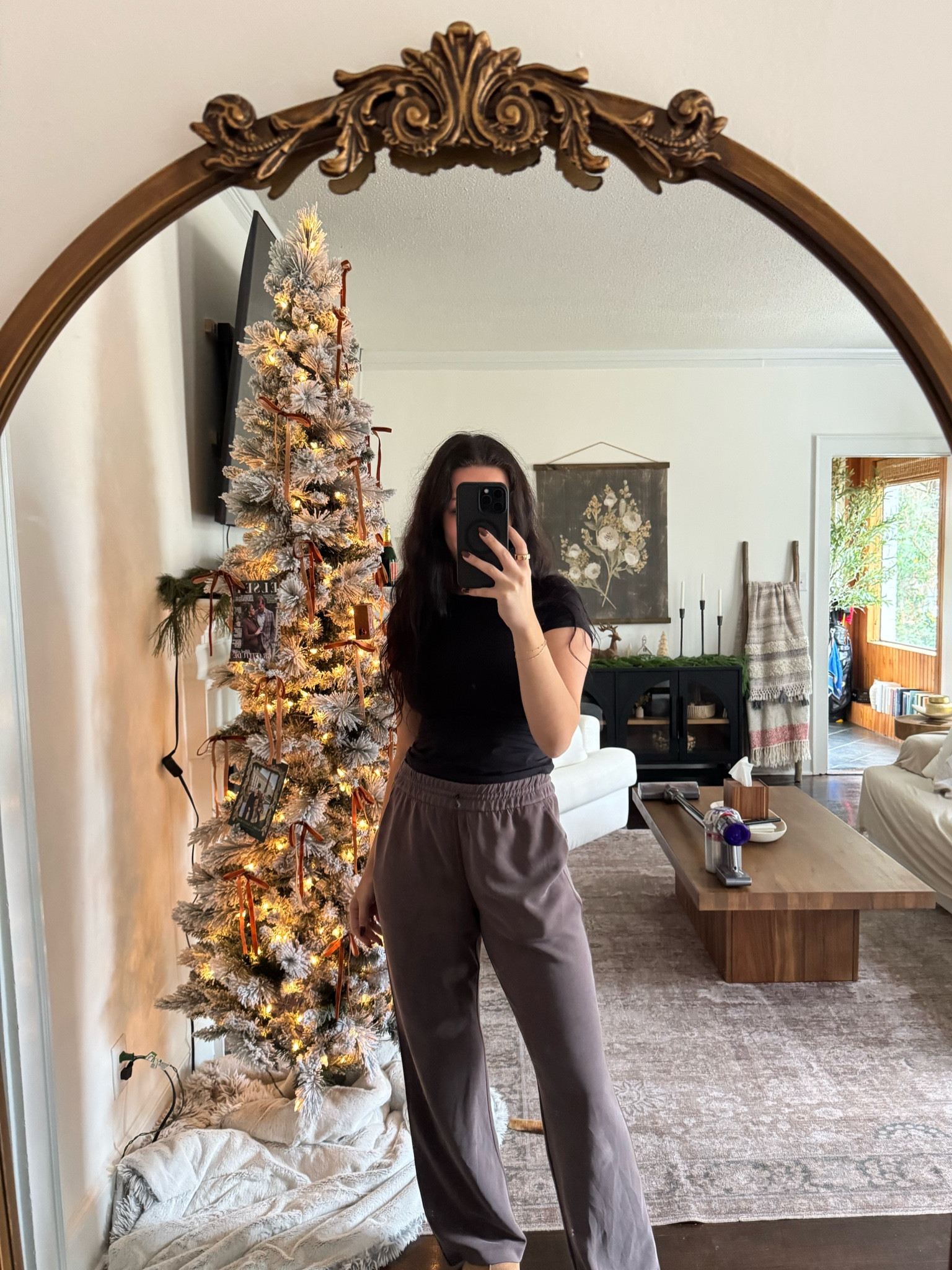 my set around the house today ☁️
Top: medium (skims dupe)
Bottoms: 8 

#LTKHome #LTKActive