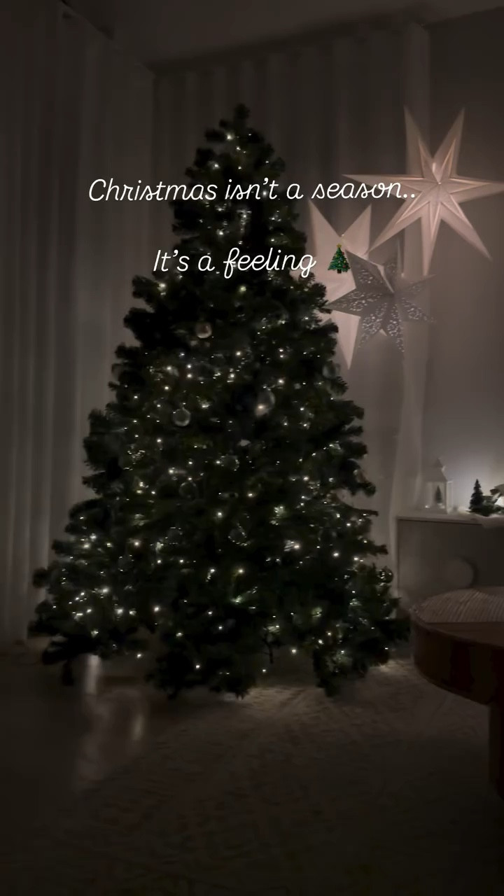 ITS THAT XMAS FEELING 🧡

Cheers to my average Xmas decor this year 😅

But you know what.. I’m loving the vibe 😊❤️

Don’t know about you but I’m not a fan of the Christmas trees that are so covered up that you don’t know even see the tree anymore.. I much prefer barely any decor and just a simple green tree full of lights .. 

I bought ours for less than $100 and I just added some clustered lights to it and i think it looks amazing as is 🥰

If you like this simple look, comment TREE and you’ll get the links to what I got in your DMs 🧡

Make sure to FOLLOW US first 🫶

I know it’s personal preference but let me know what you like 👇

.
.
.
#christmas #christmastree #christmasdecor #christmaslights #christmastime #christmasdecorations