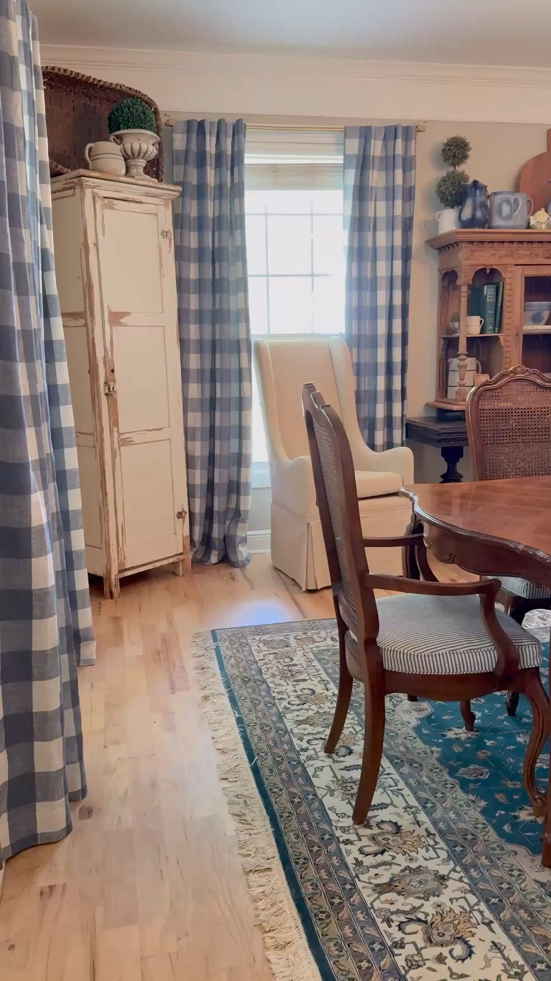 My dining room curtains 😍.
Traditional decor, dining room deco, curtains 