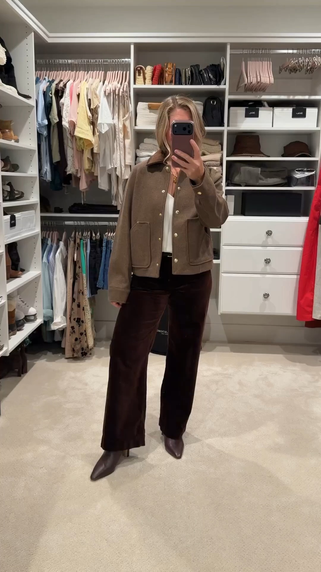 1 item, 4 ways 🤎

These brown trousers are becoming one of those pieces that proves why I’d rather build a wardrobe than just keep buying clothes.

Four outfits, all created with pieces already in my closet:

1. Tonal brown jacket + pointed-toe boots
2. Ivory quarter-zip + woven flats
3. Cream eyelet jacket + tee + flats
4. Brown trench + white tee + flats

Same trousers, completely different looks.

My rule lately: if I’m adding something new, I want to be able to immediately picture at least 3 ways to wear it with what I already own. These passed the test — and I could easily keep going.

Which would you wear first: 1, 2, 3 or 4? 🤎

#LTKootd #LTKPetite #LTKSeasonal