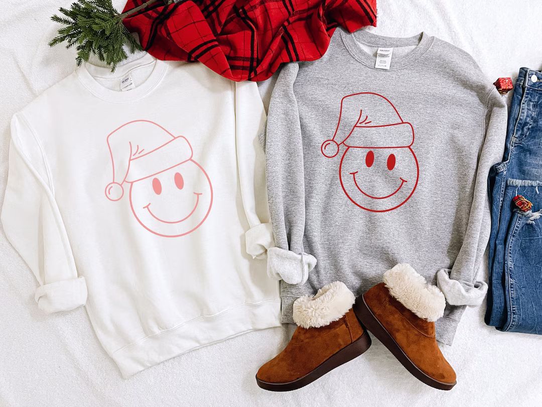 Smiley Face Santa Tshirt / Sweatshirt Comfort Colors - Etsy | Etsy (US)