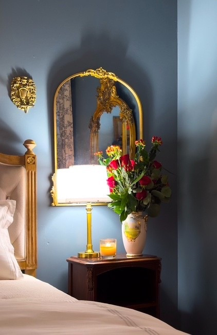 Looking to add a touch of elegance to your space? Check out this ornate mirror and stylish lamp! Perfect for a luxurious feel. 🌸✨

#CallSignDesign #Vintage #Luxury #InteriorDesign #InteriorDecorating #Elegance #Chandelier #OldWorldCharm #DesignStyle #CastleCore #OldWorldCharm  #SimpleSwaps