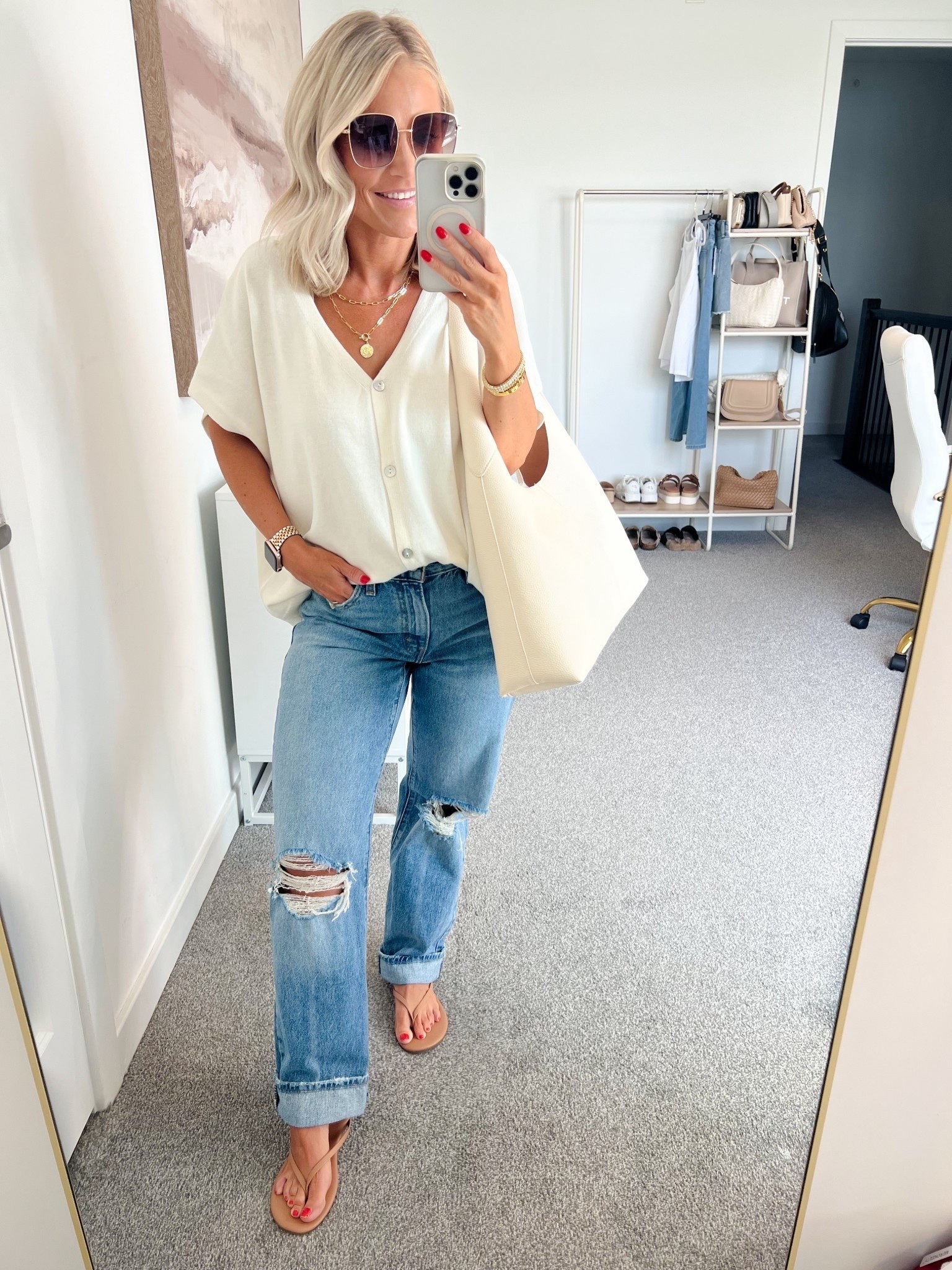 Casual, comfortable summer outfit idea! This sweater is oversized, so lightweight and comes in so many different colors!!


Summer outfit, casual style, Amazon finds, Amazon fashion, Levi’s, baggy jeans, sandals, tote bag, summer tote, midsize fashion, petite style

#LTKPetite #LTKMidsize #LTKStyleTip