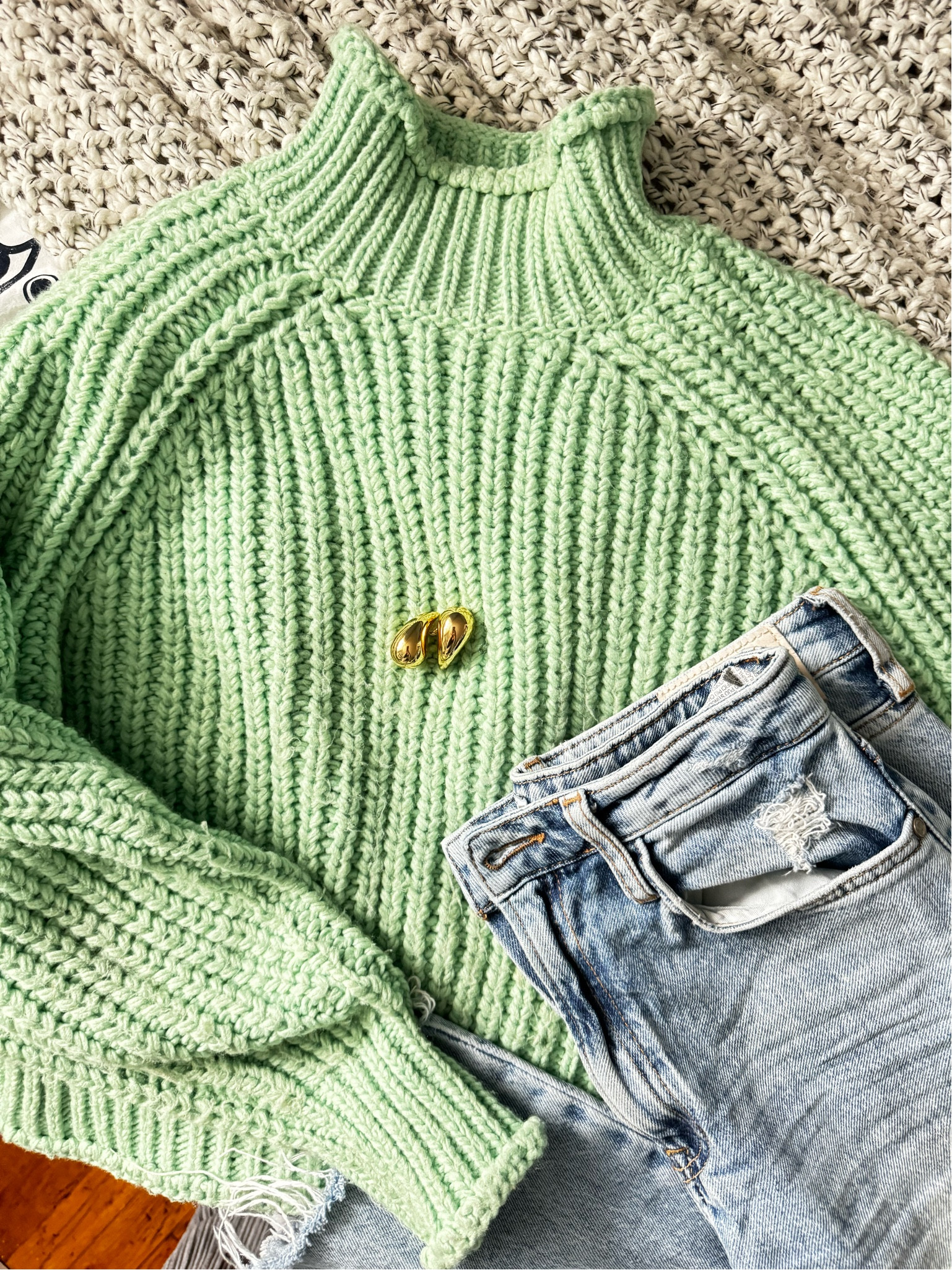 Green for spring!

Green knit sweater • Bottega inspired earrings • flared jeans • spring outfit • St Patrick’s day outfit 

#LTKSeasonal #LTKstyletip #LTKSpringSale