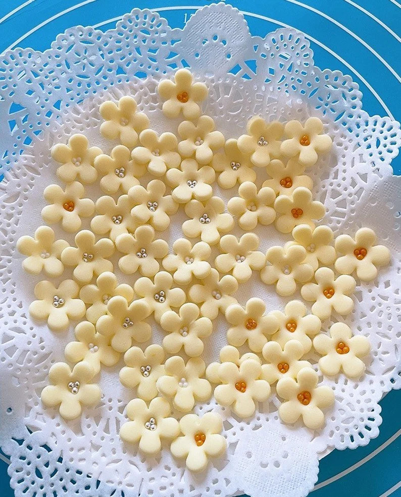 50 pcs Fondant flower cake topper/ daisy cake topper/blossom | Etsy | Etsy (US)