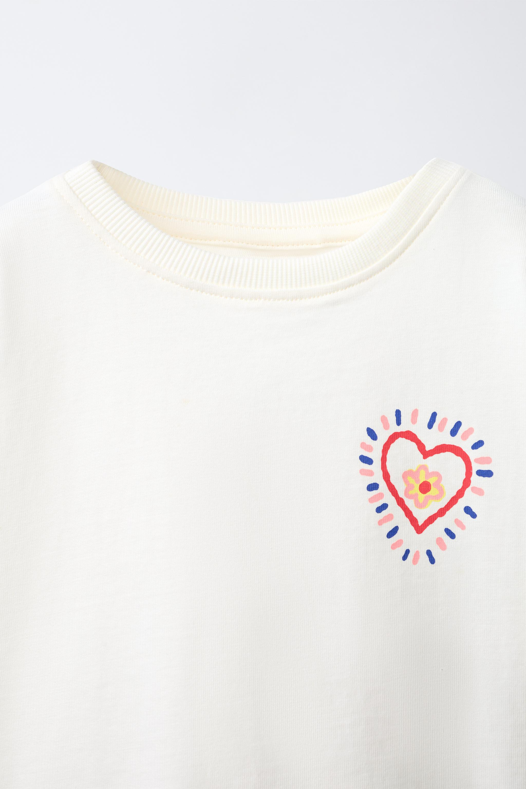 Round neck, short sleeve T-shirt. Featuring a print on the front and back. | Zara US