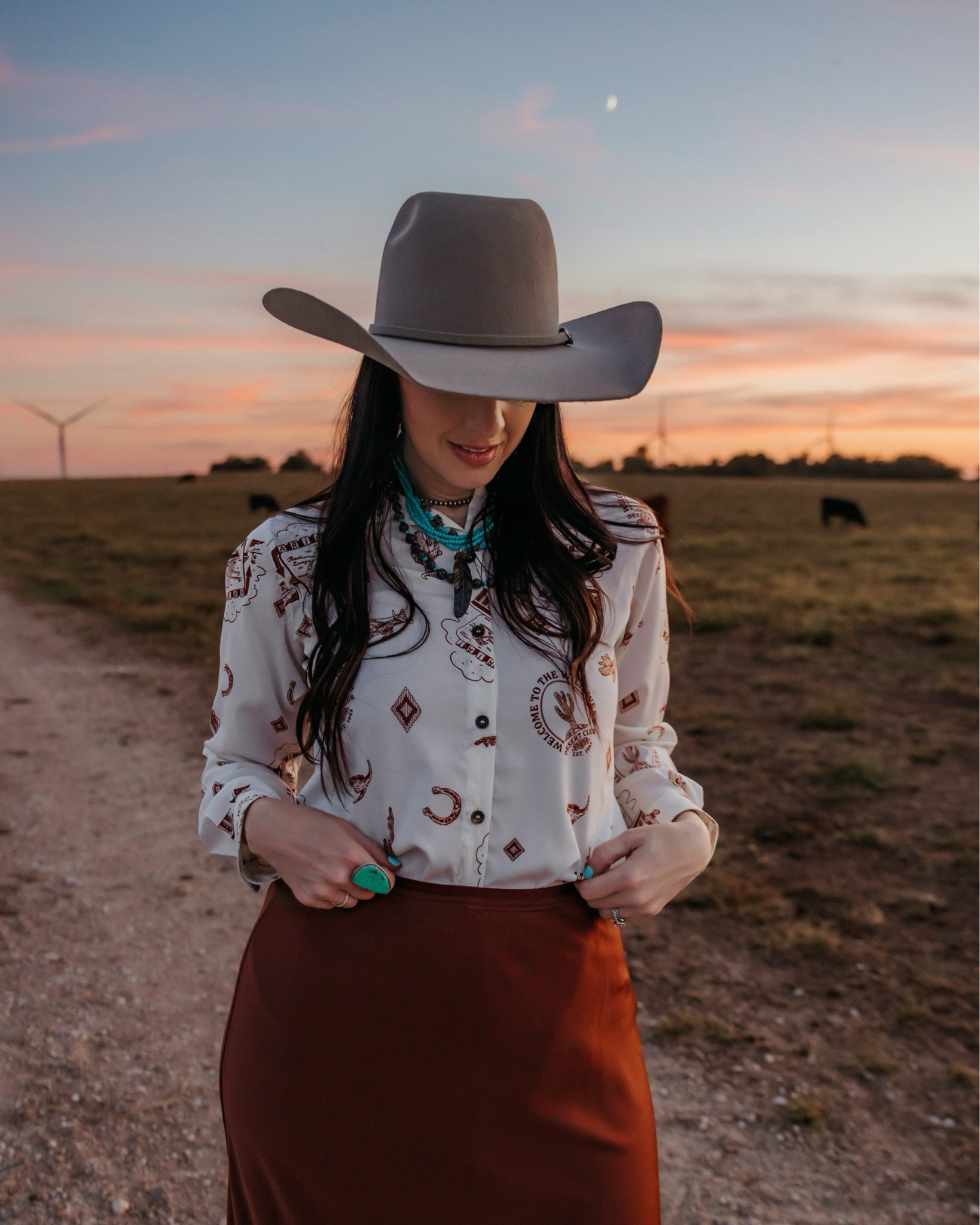 Today is a big day for me...l've officially taught my last day and am leaving education after 20 (ish) fulfilling years.

I've got exciting things ahead and can't wait to share more soon, but it feels so wild to not think of myself as an early childhood teacher, anymore.

God has laid it on my heart to help people in a different capacity for a few years now, and the opportunity to take this leap lined up well for our family. 

I can't wait to work with horses on a more regular basis, & a new population of people, and am so excited to share more soon.

❤️The most gorgeous turquoise, handmade by the
sweetest people: @horsespiritstudio

❤️Photos: @lulubirdcreative