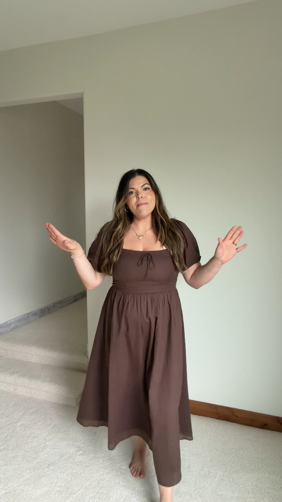 What I wore in our family photos today! Absolutely obsessed with the fit of this dress it looks so good on our body type and I felt so confident especially postpartum! ￼

Spring grass, Abercrombie midi dress, wedding guest dress
