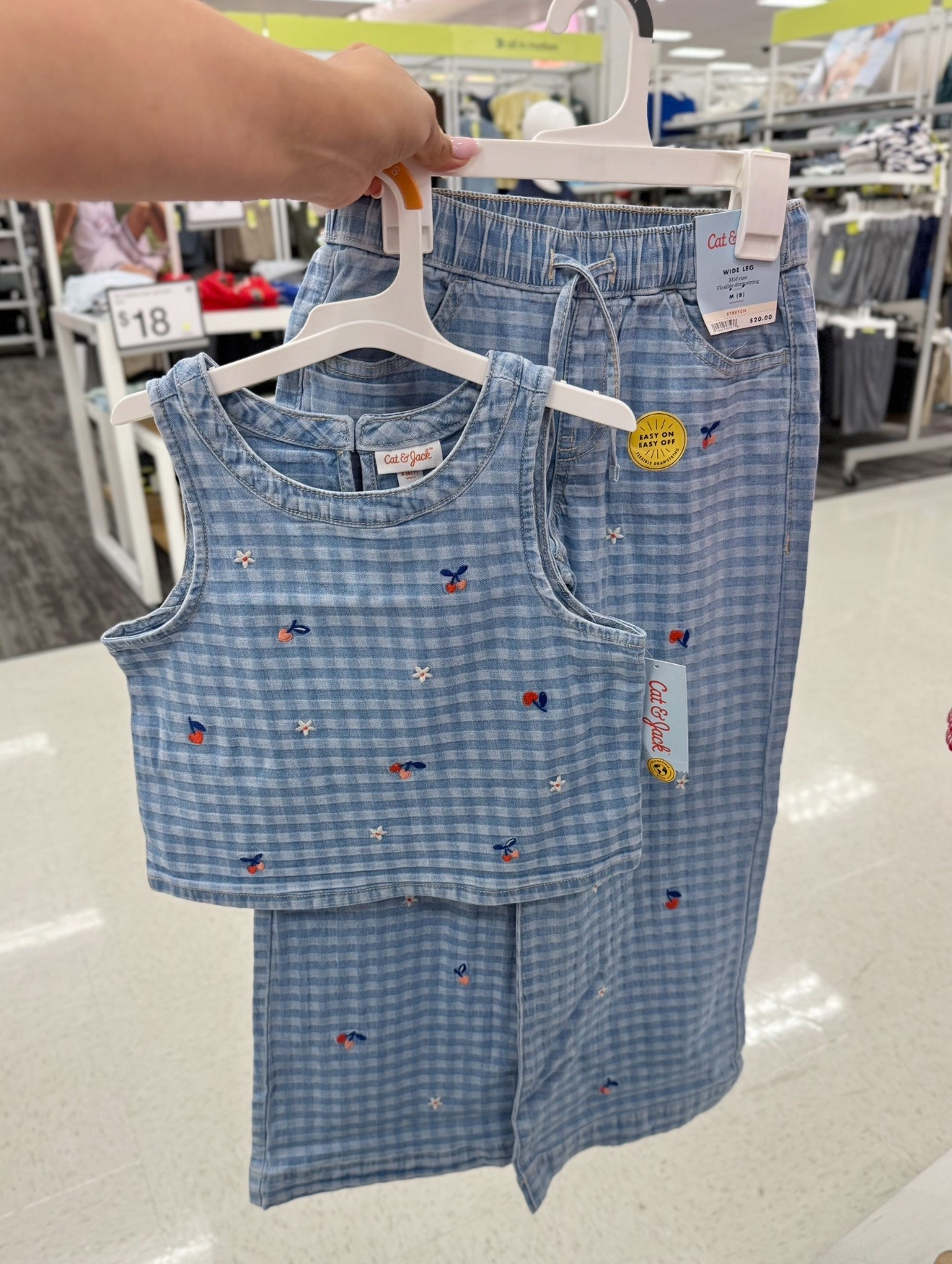 The cutest girls outfit!!