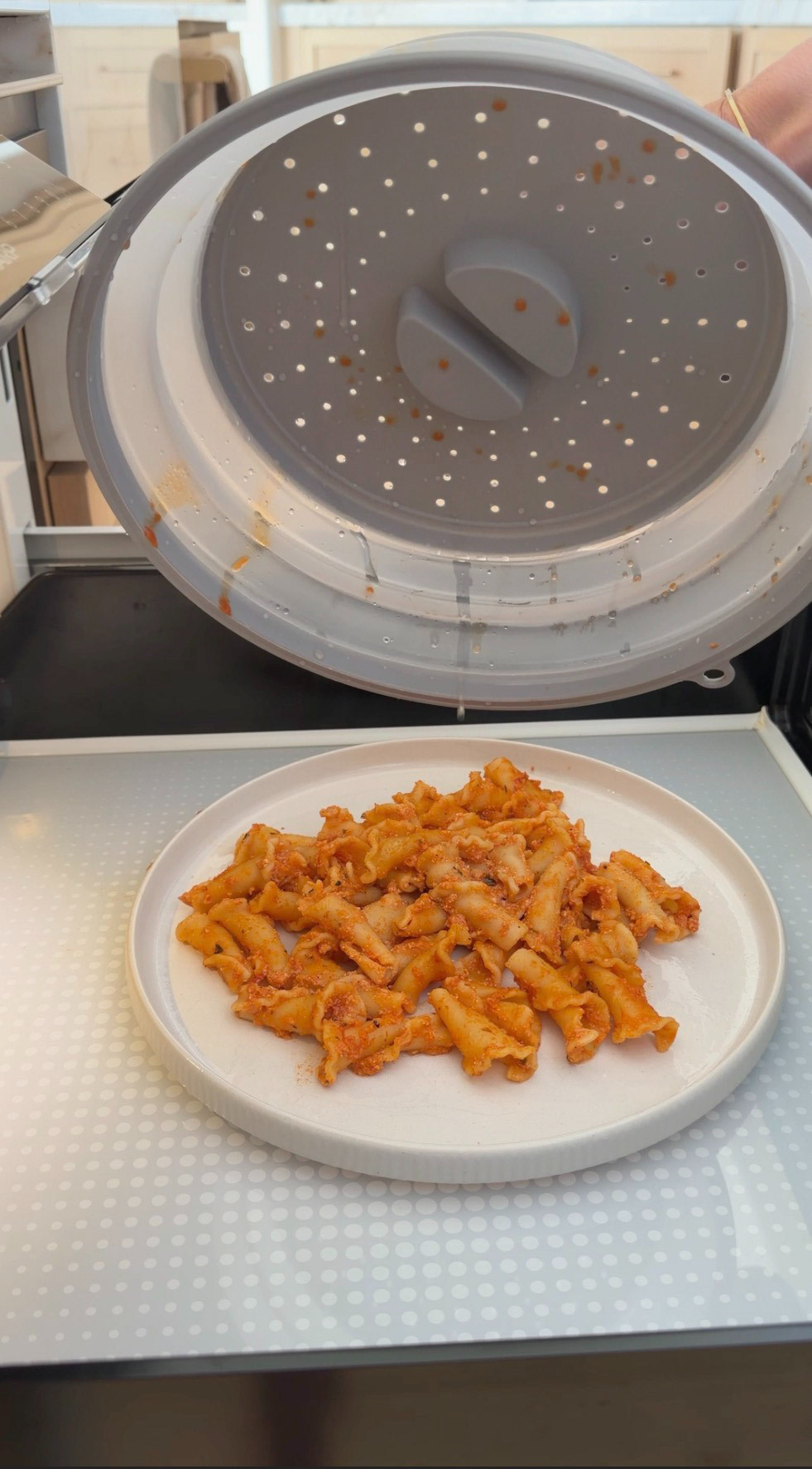 This 2-in-1 microwave cover is such a kitchen MVP! ✨ It helps keep splatters contained while doubling as a strainer and draining base—less mess, easier cleanup, and one less kitchen gadget taking up space.
 

 #LTKfoodie #LTKHome