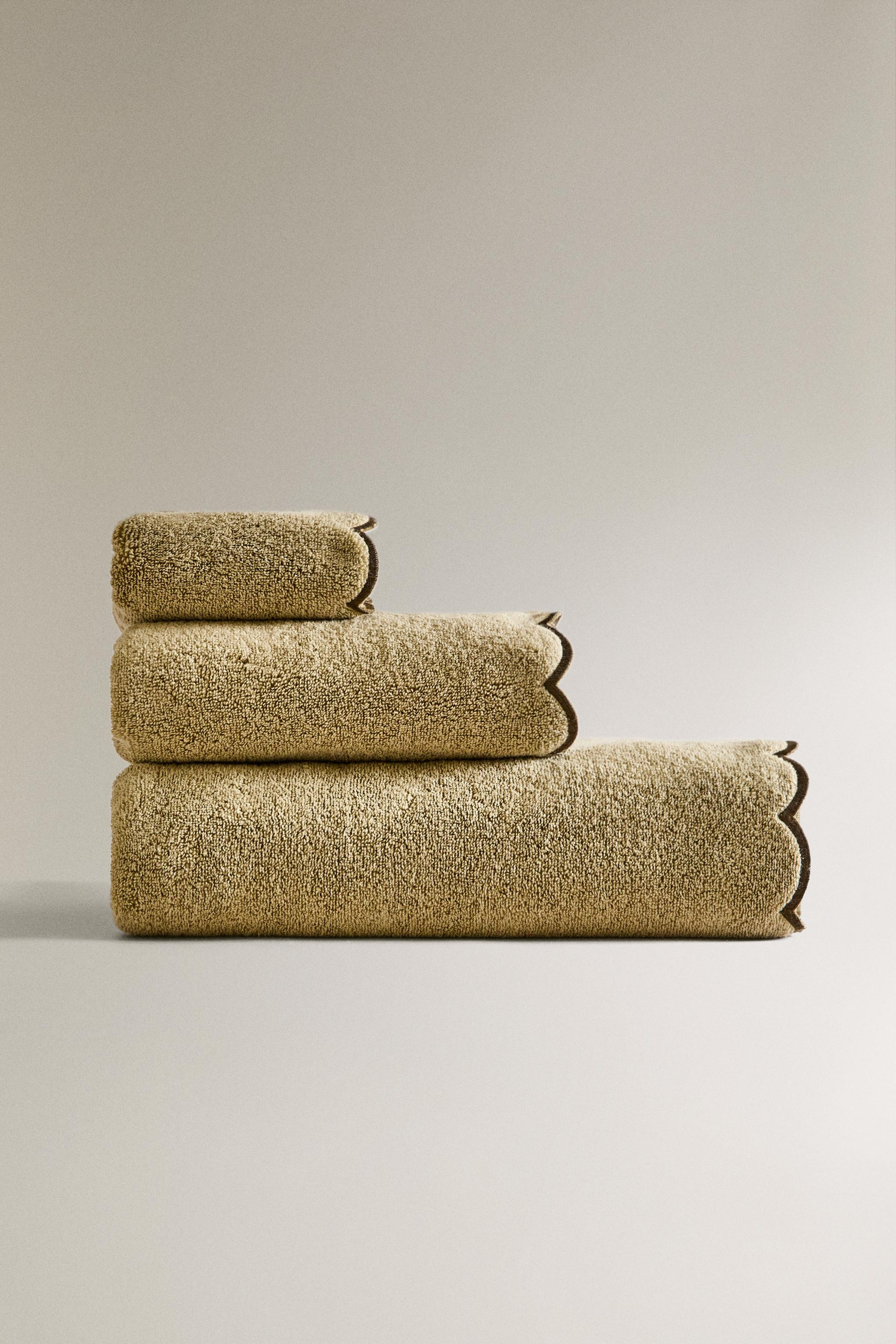 BATH TOWEL WITH A SCALLOPED EDGE | Zara US