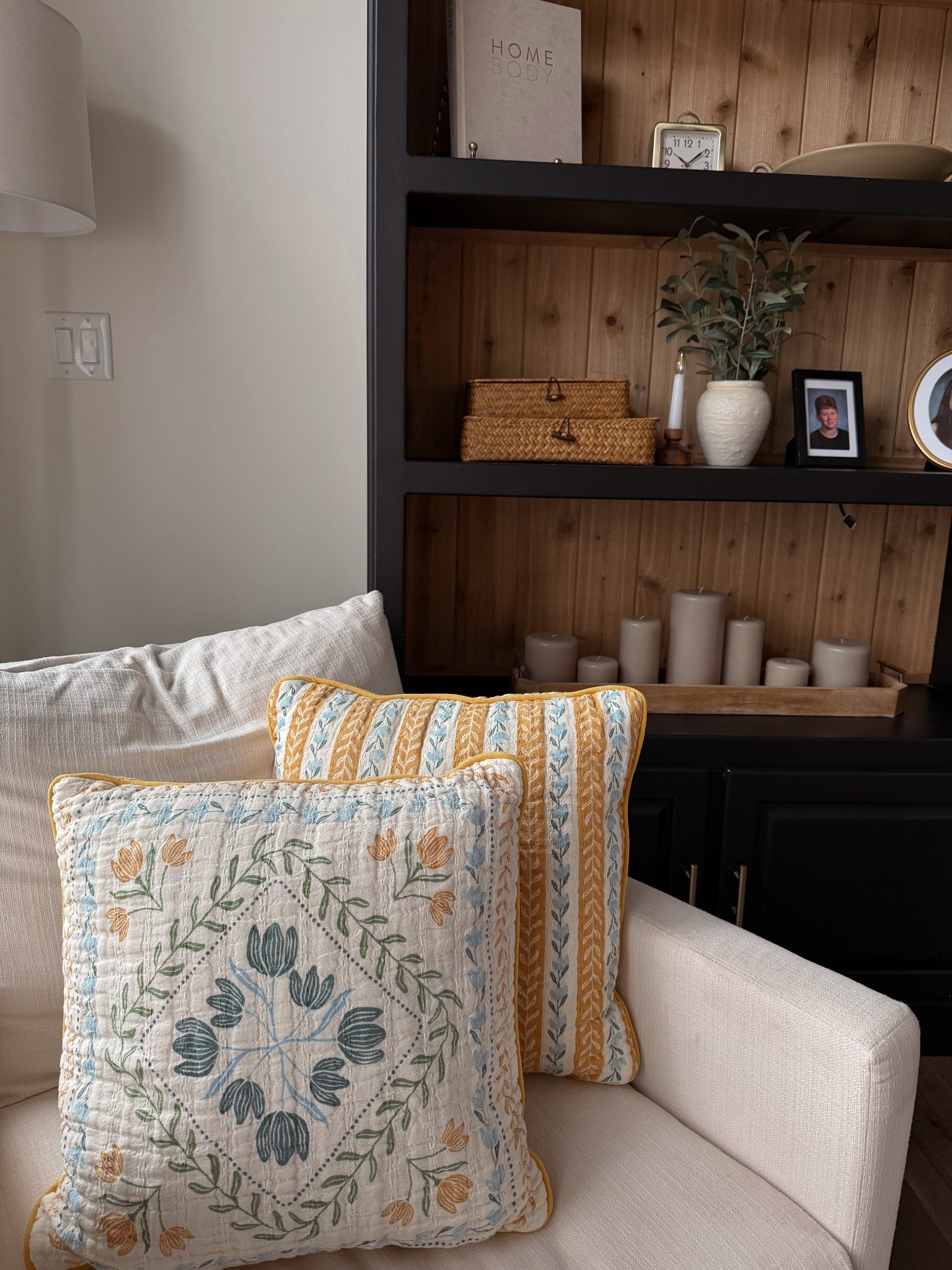 I cannot get over these reversible spring pillows! Walmart home decor is so good 🌤️

#LTKHome #LTKmomlife #LTKSeasonal