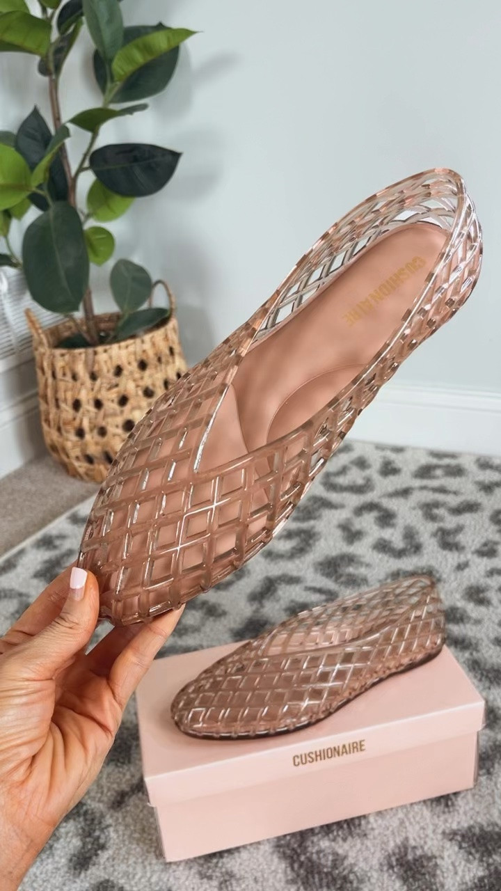 Trending jelly flats! Super cushiony and comfortable! Size down if in between

#LTKSaleAlert #LTKmomlife #LTKootd