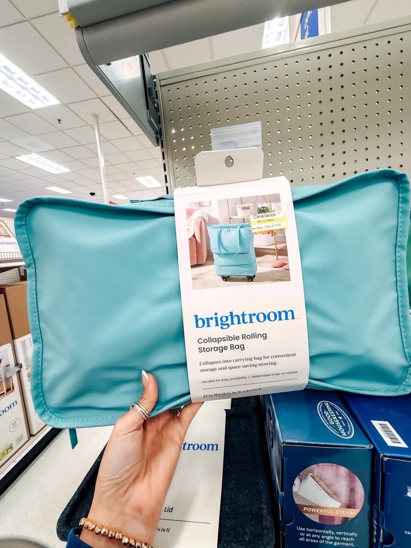 Target has their collapsible rolling storage bags on clearance right now 😍🛒✨

These things are SO good for hauling stuff around!! Perfect for laundry, travel, dorm moves, or just organizing all the chaos at home 😂💛 And on clearance?! That’s your sign to grab one (or two) ☀️🙌

#TargetFinds #StorageHacks #Organization #RollingBag #ClearanceFinds #HomeFinds #DormEssentials #TravelHacks #Obsessed #LifeSavers