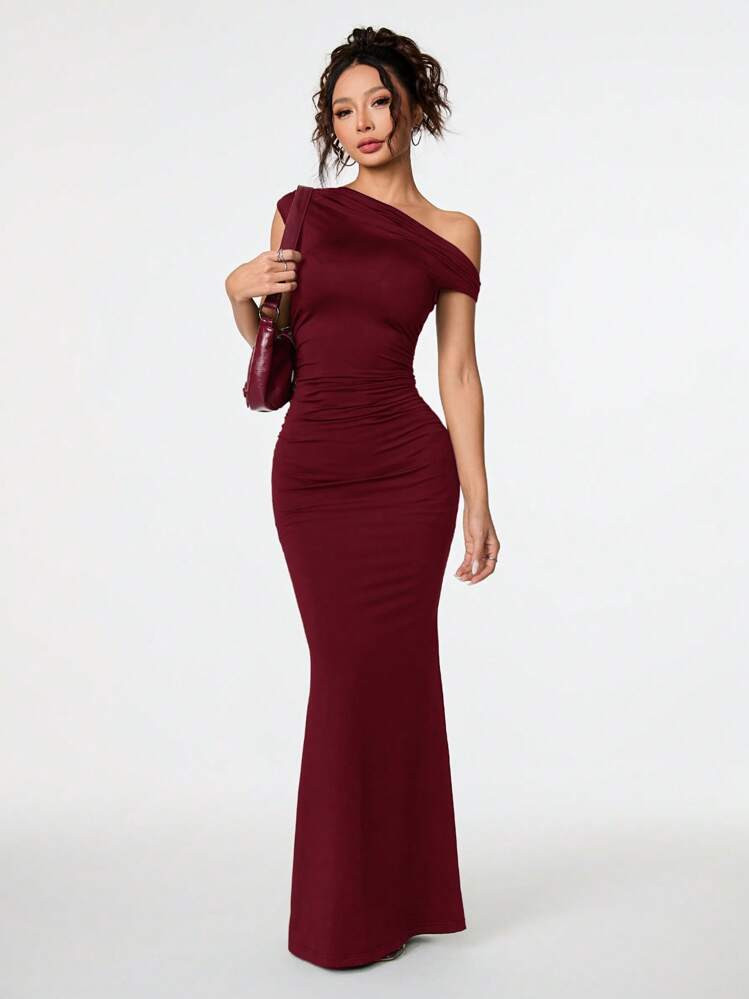SHEIN PETITE Summer Clothing, Daily Date And Travel Outfits, Party Outfits, Elegant Women's Inner Outfits, Going Out Outfits, Sloping Shoulder Asymmetrical Extra-Long Fishtail Dress, Club Women Outfits, Date Outfits, Banquet Dresses,Summer Dresses For Women,Graduation Dresses | SHEIN