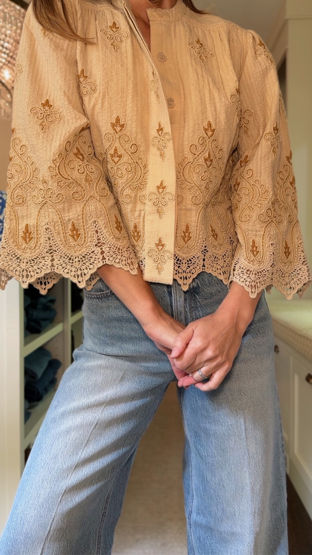 Such a pretty top! You can find exact top on Gerard Darrel’s website 

Wearing a small -