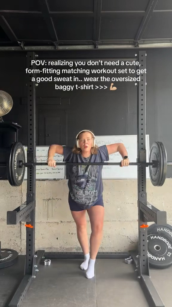 Gym Fit 💪🥵 Baggy T-shirts >>> size 10 | M\L | 5’4” 

#LTKMidsize #LTKActive #LTKfitnessgoals