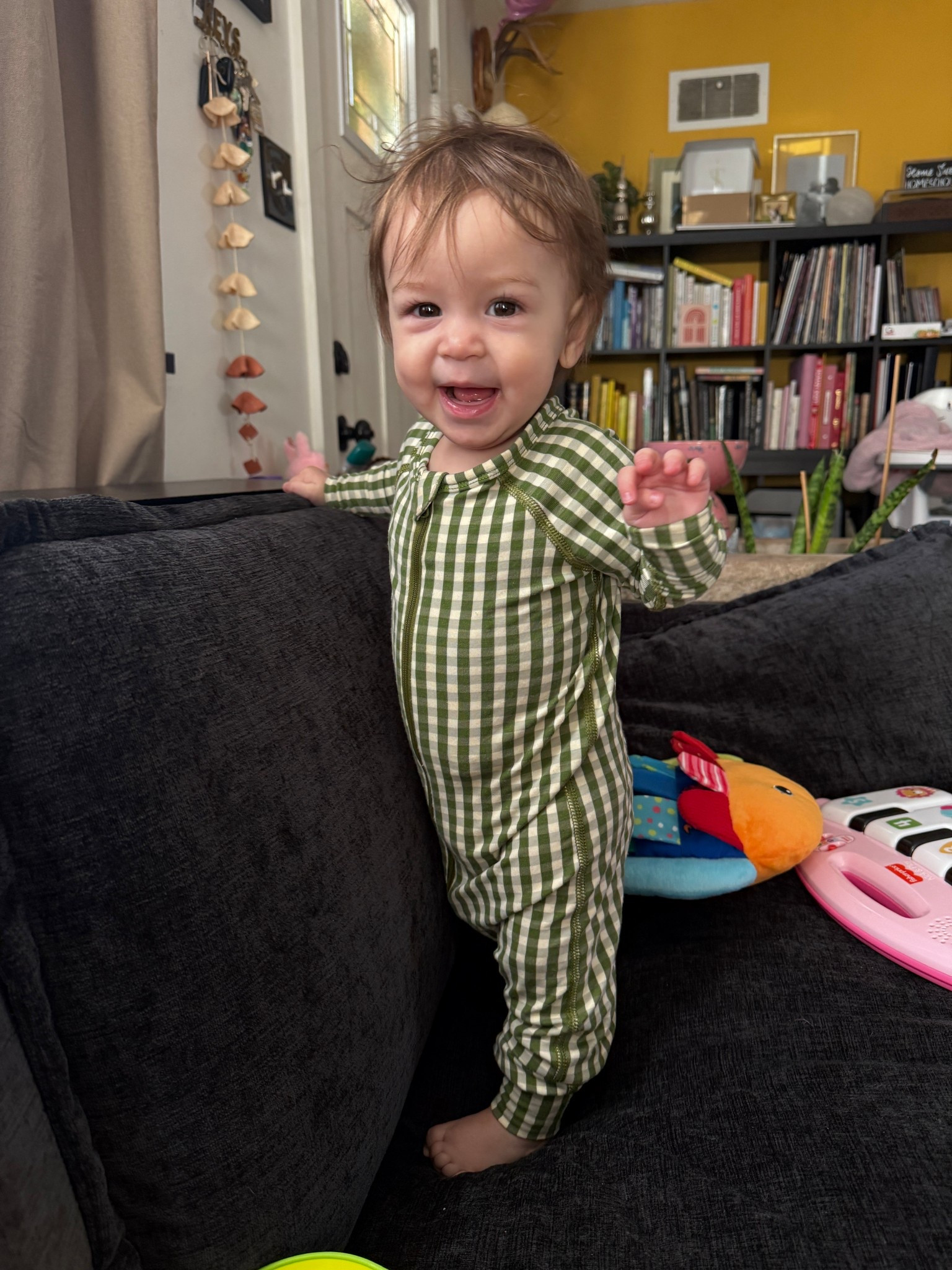 that new couch feeling🙌🏽

we finally found a modular cloud sofa that is 77” long — thanks to Amazon’

if you have a small living room like us, check this out! comes in 5 colors!!