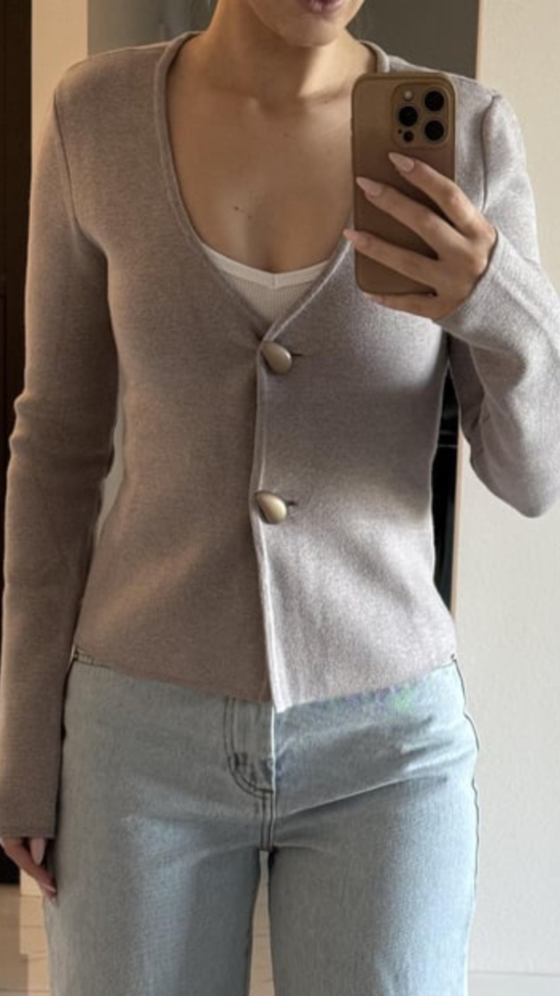 Love the buttons on this cardigan!

#LTKWorkwear