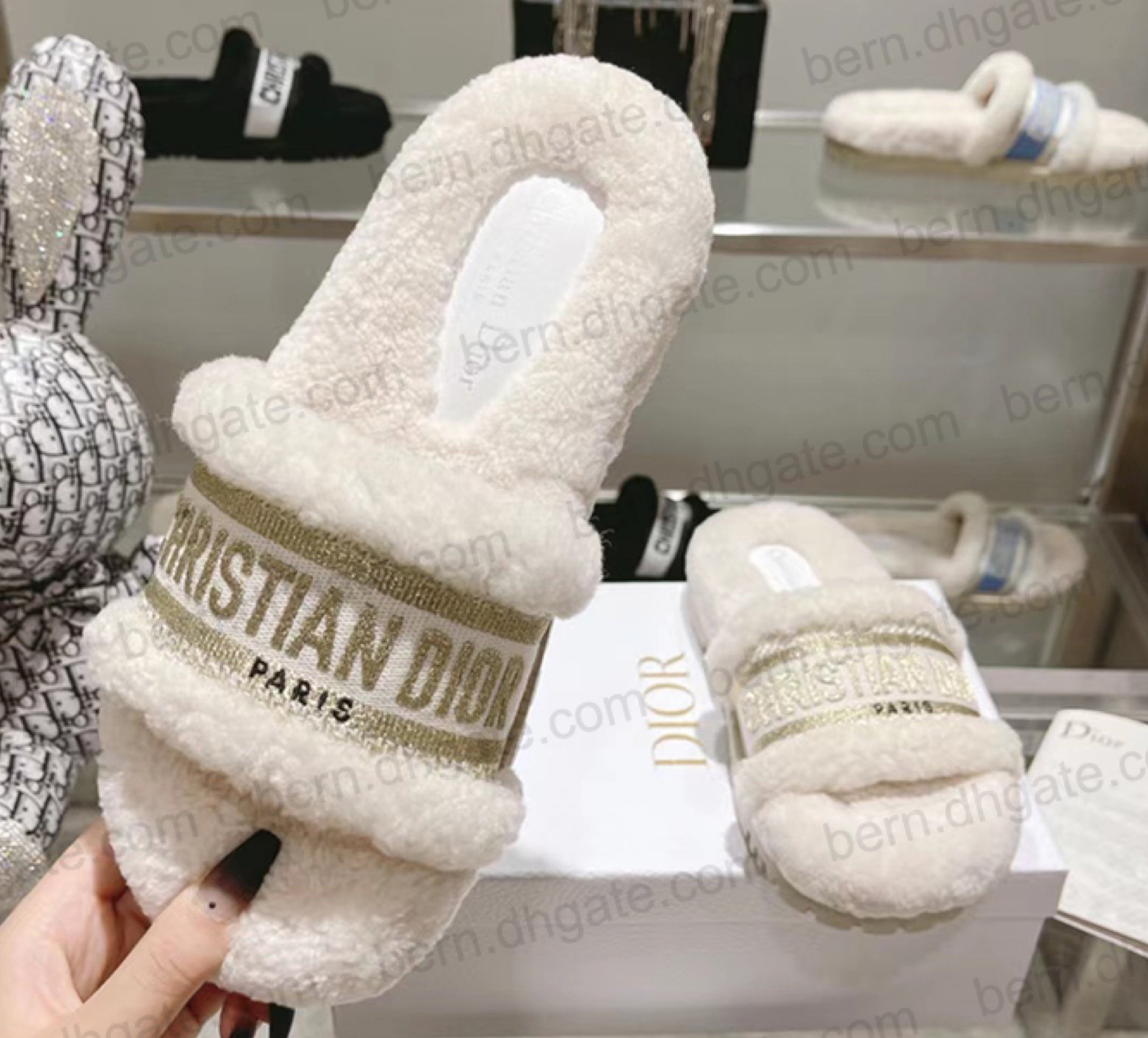 DIOR SLIPPERS 🤍

#LTKshoecrush #LTKsalealert #LTKunder100