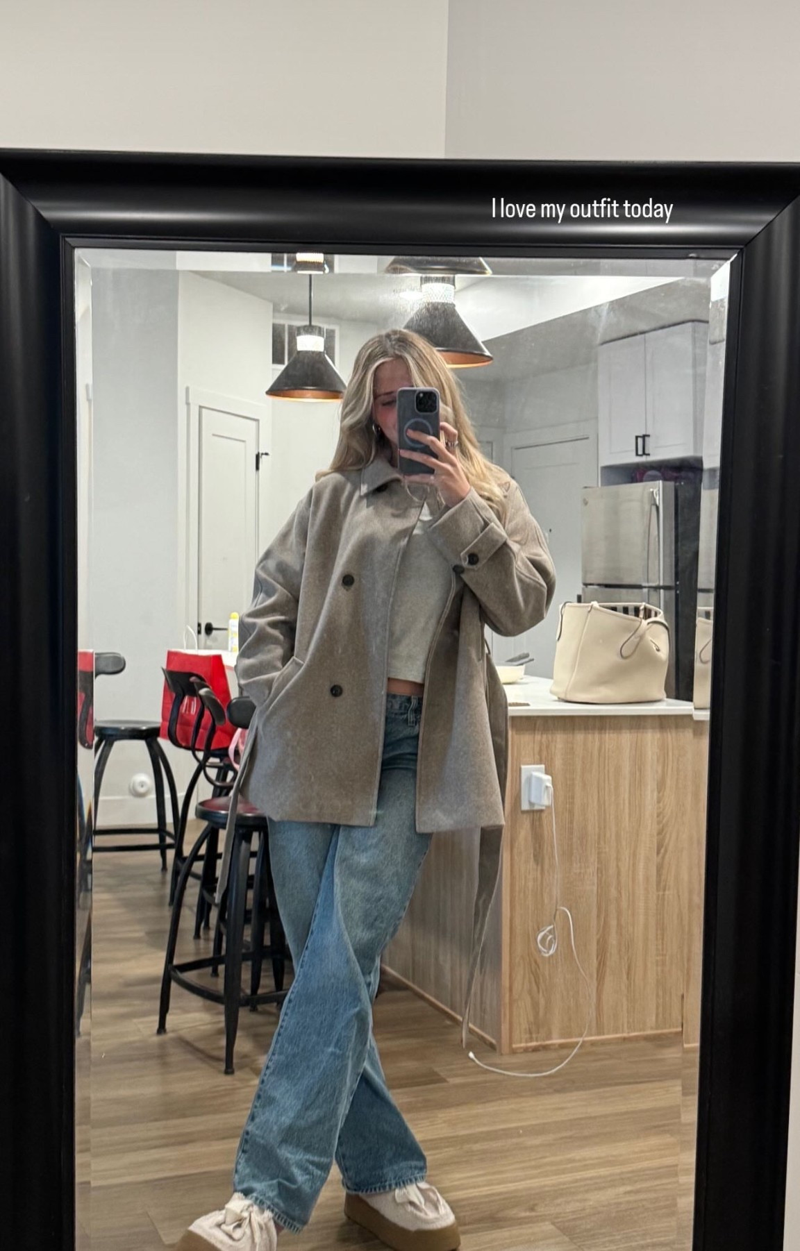 Wearing a 27L in the jeans in a medium wash! Size L in the jacket for an oversized fit!