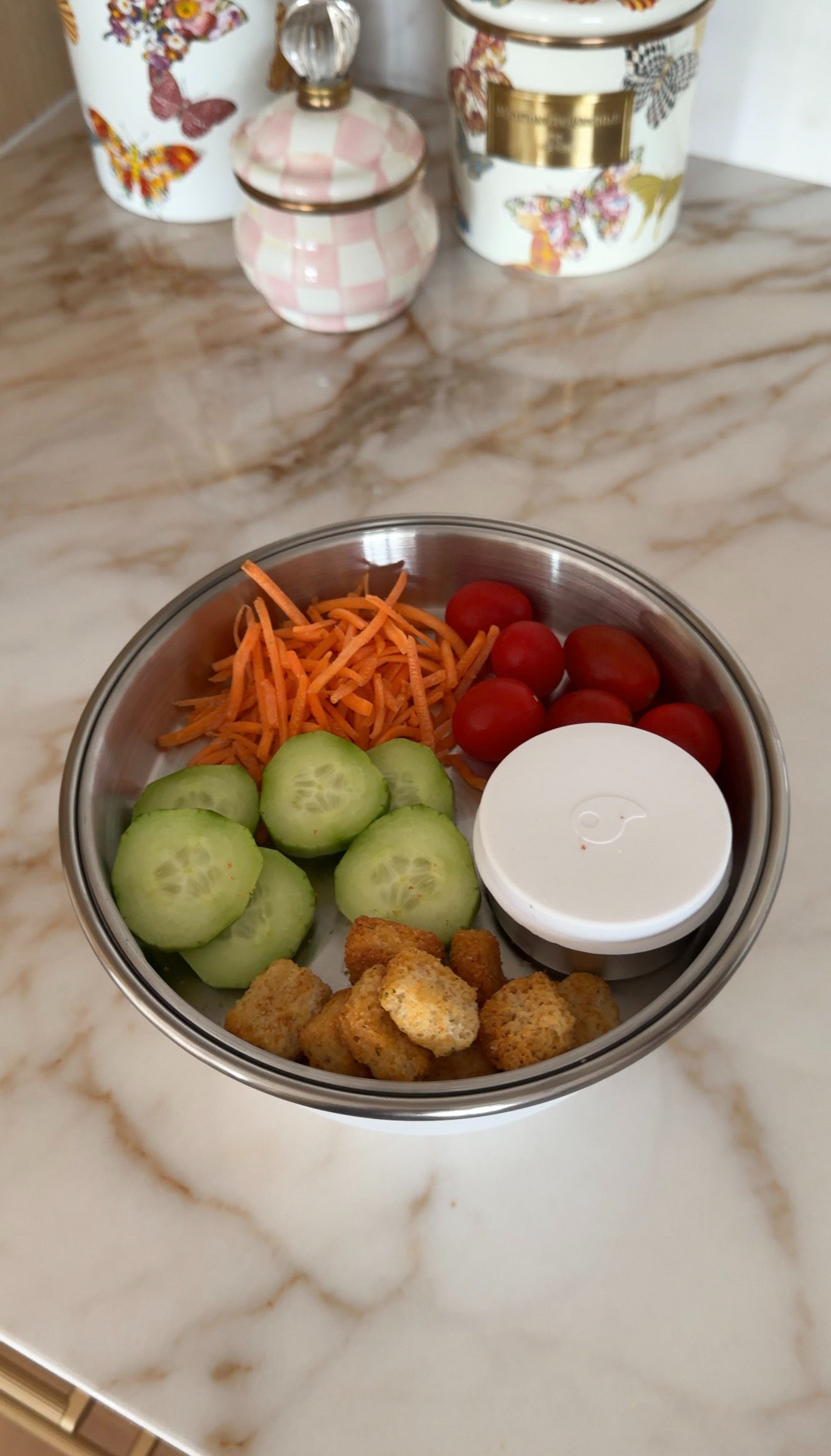 A stainless steel salad bowl kit with a 2oz mini canister and removable tray is less like a simple container and more like a compact, all-in-one meal system designed to keep your salad fresh, organized, and actually enjoyable to eat later. Instead of juggling multiple containers, you carry one cohesive kit that turns meal prep into something almost effortless.
 

 #LTKmomlife #LTKfoodie #LTKHome