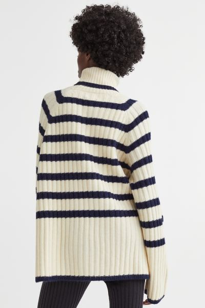 Gerippter Rollkragenpullover | H&M (DE, AT, CH, NL, FI)