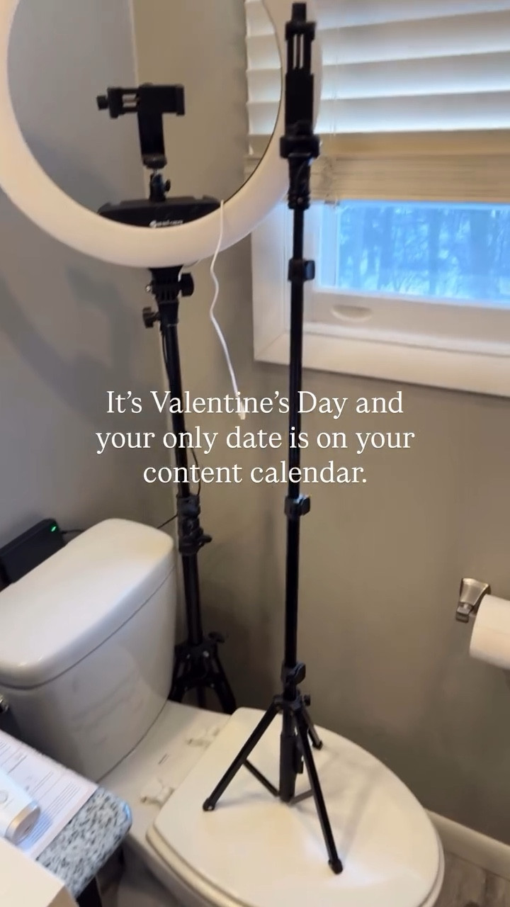 Romanticizing my vision board. 

#contentcreatorjourney #2026goals #fashionblogger #beautyblogger #yorkpa