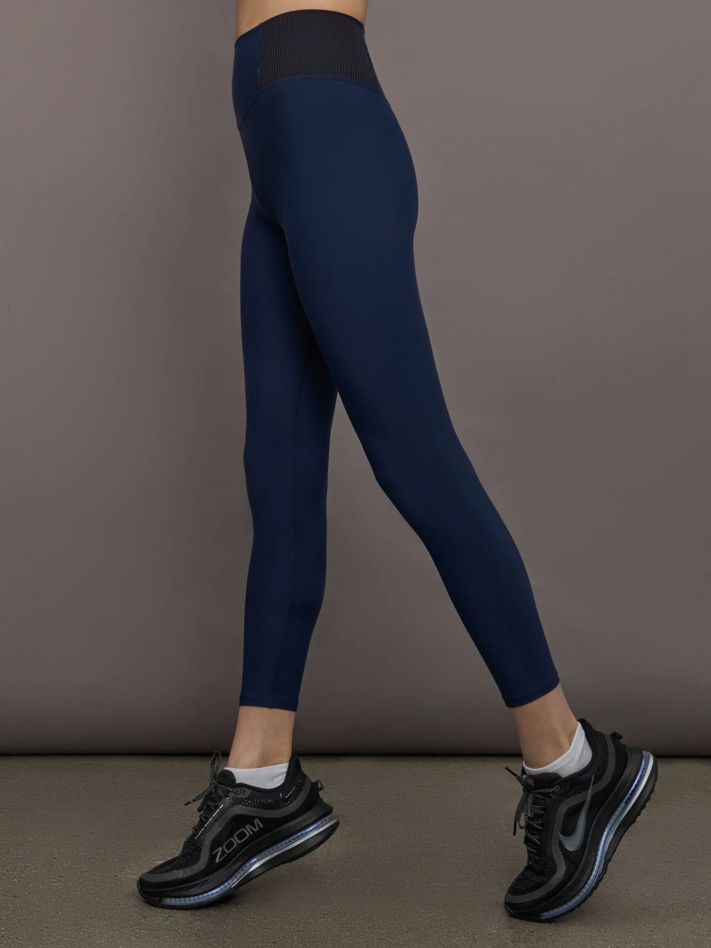 Seamed Legging in Melt - Navy/Black | Carbon38