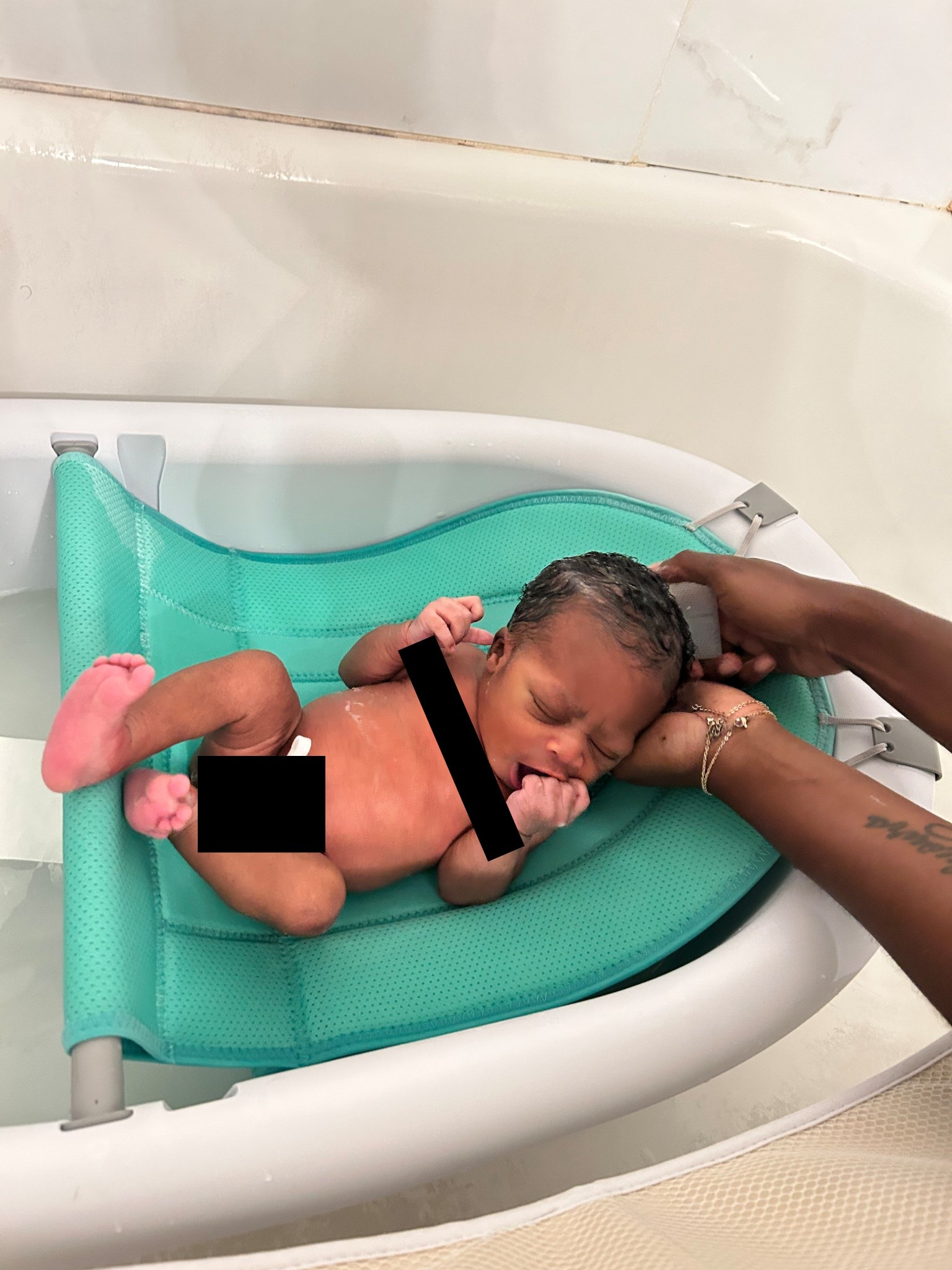 Ehvenly’s grow with me bathtub 🛁👶🏿💕

#LTKBaby #LTKKids #LTKFindsUnder50