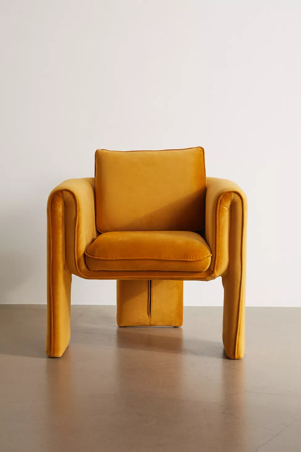 Floria Velvet Chair | Urban Outfitters (US and RoW)