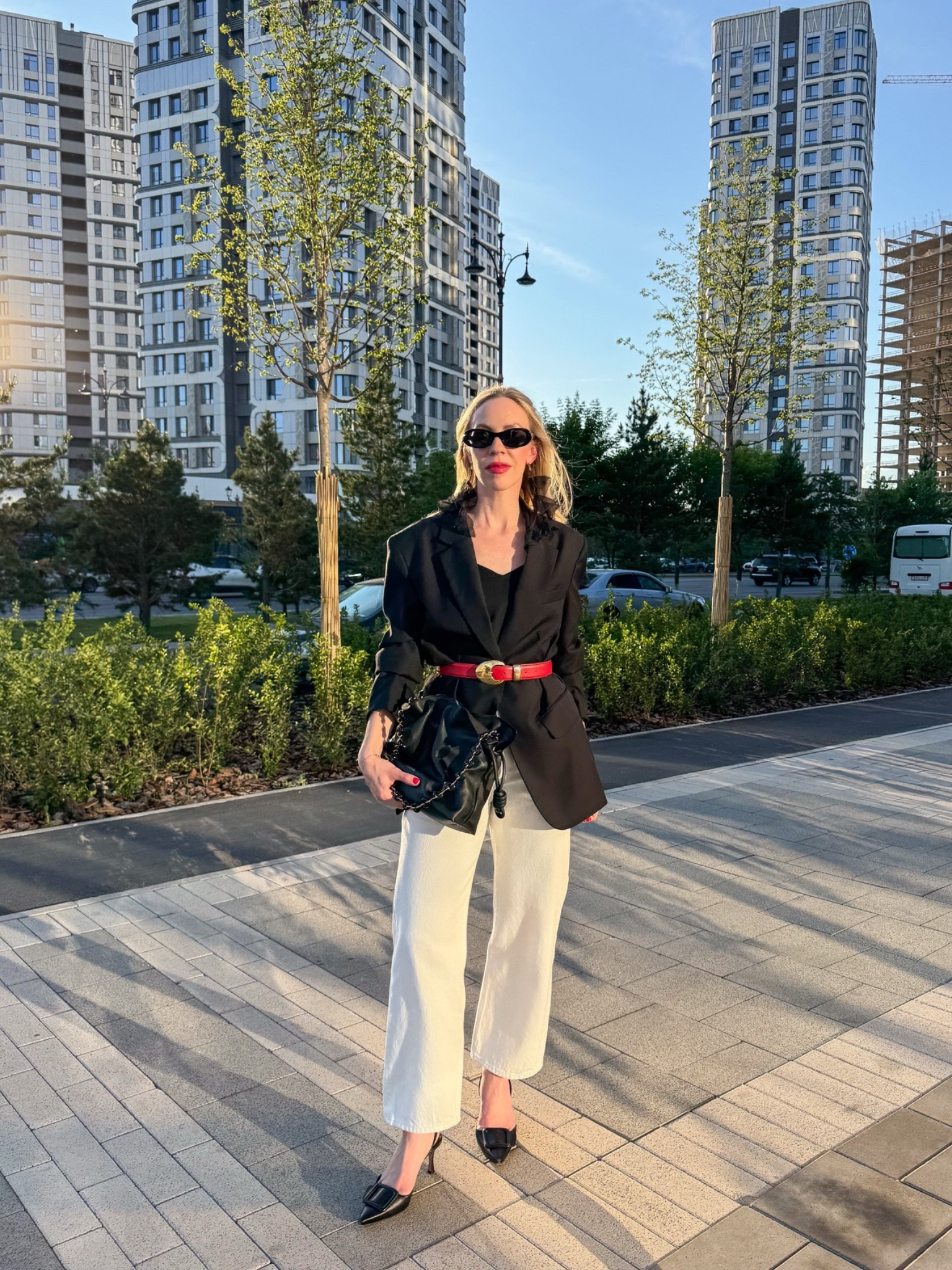 Date night outfit with oversized black blazer, @levi white baggy jeans, point toe pumps

#LTKSeasonal #LTKOver40 #LTKSaleAlert
