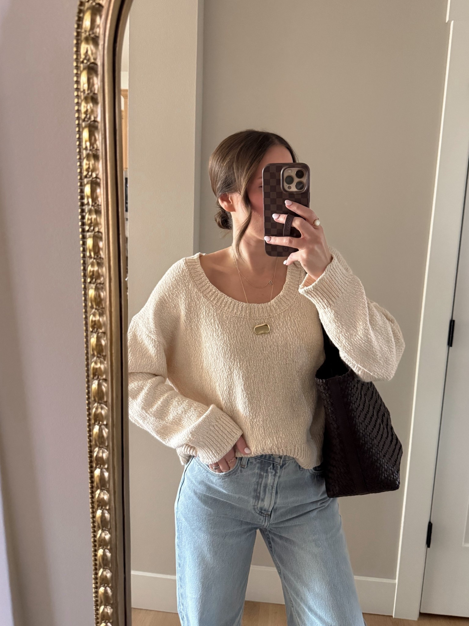 New sweater giving fp vibes but is under $40 from @Target 👀 I sized up to a medium!

Target style, spring style, spring sweater, outfit idea, outfit inspo 