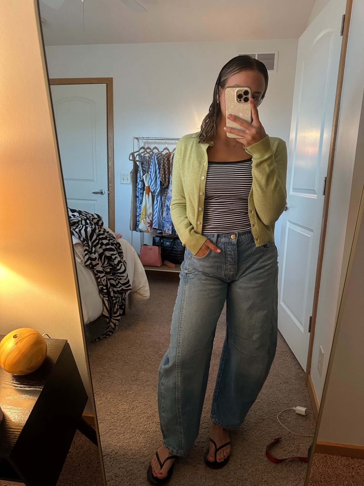 Me & my Free People Barrel Jeans & a cardigan against the world!!!🌎  #freepeople #oldnavy #barrellegjeans #jeans 

#LTKSeasonal