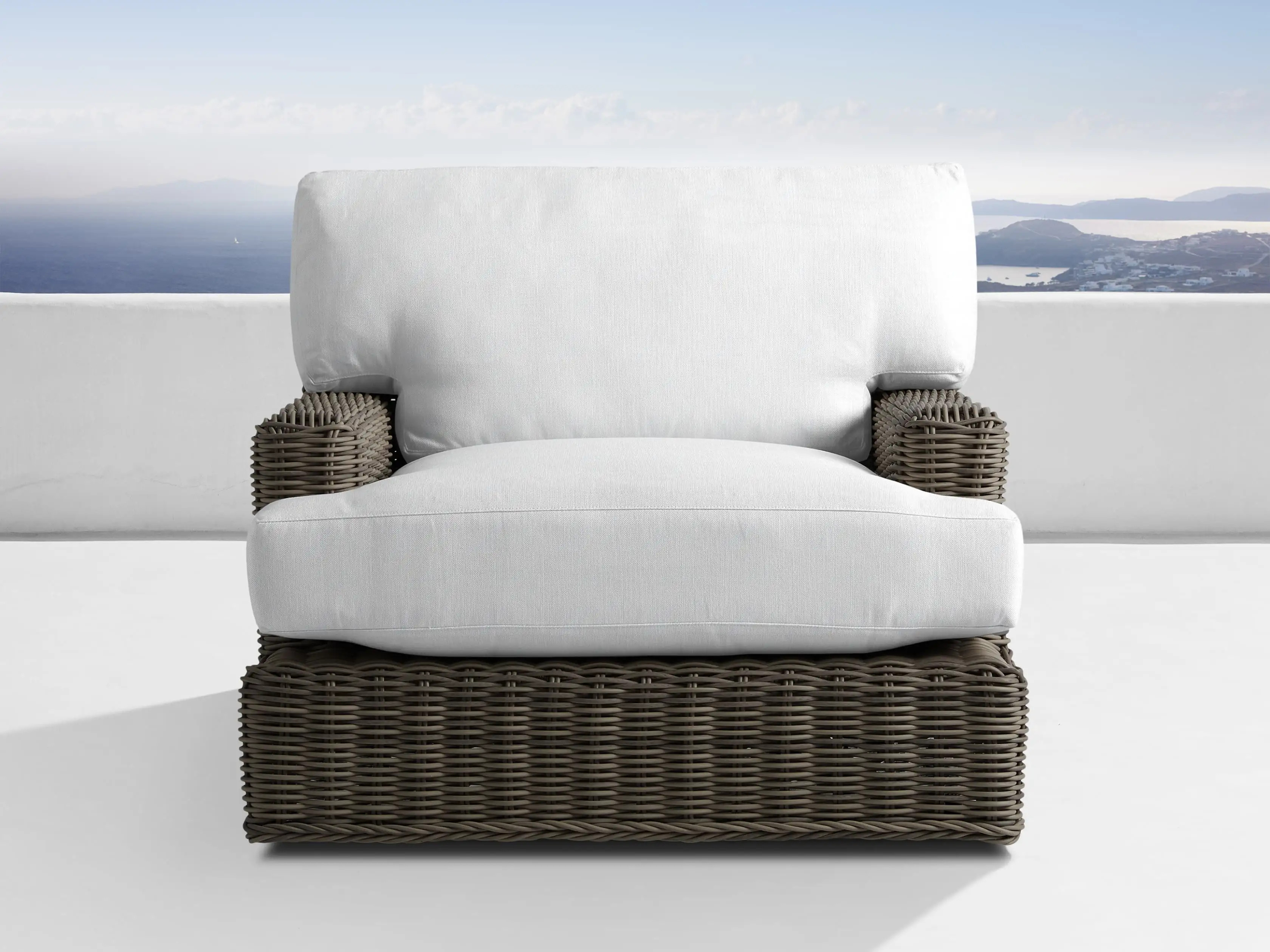 Wyatt Outdoor Swivel Chair | Arhaus