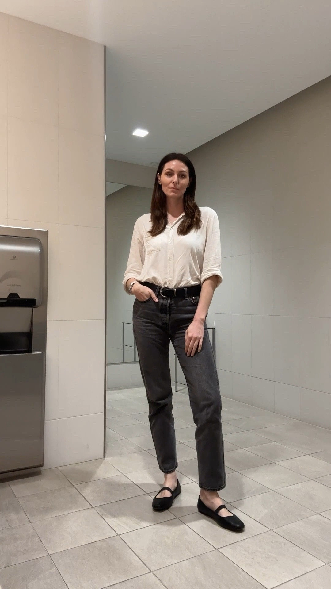 Sometimes the best outfits are the easiest ones. Wearing a linen blend shirt I bought in the summer, and these jeans and flats which I’ve had for over 2 years. 
But today comfort is the key word ☺️

#LTKWorkwear #LTKOver40 #LTKTall