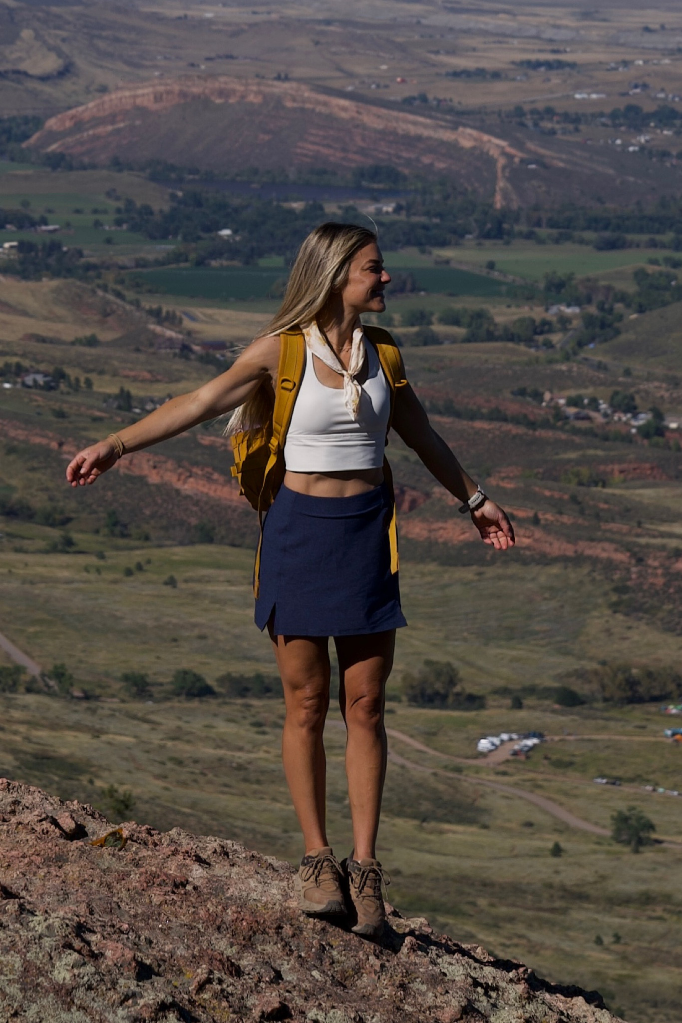 Cutest fall hiking fit featuring Lululemon, Outdoor Voices & Hoka! #ltkoutdoors 

#LTKfitness