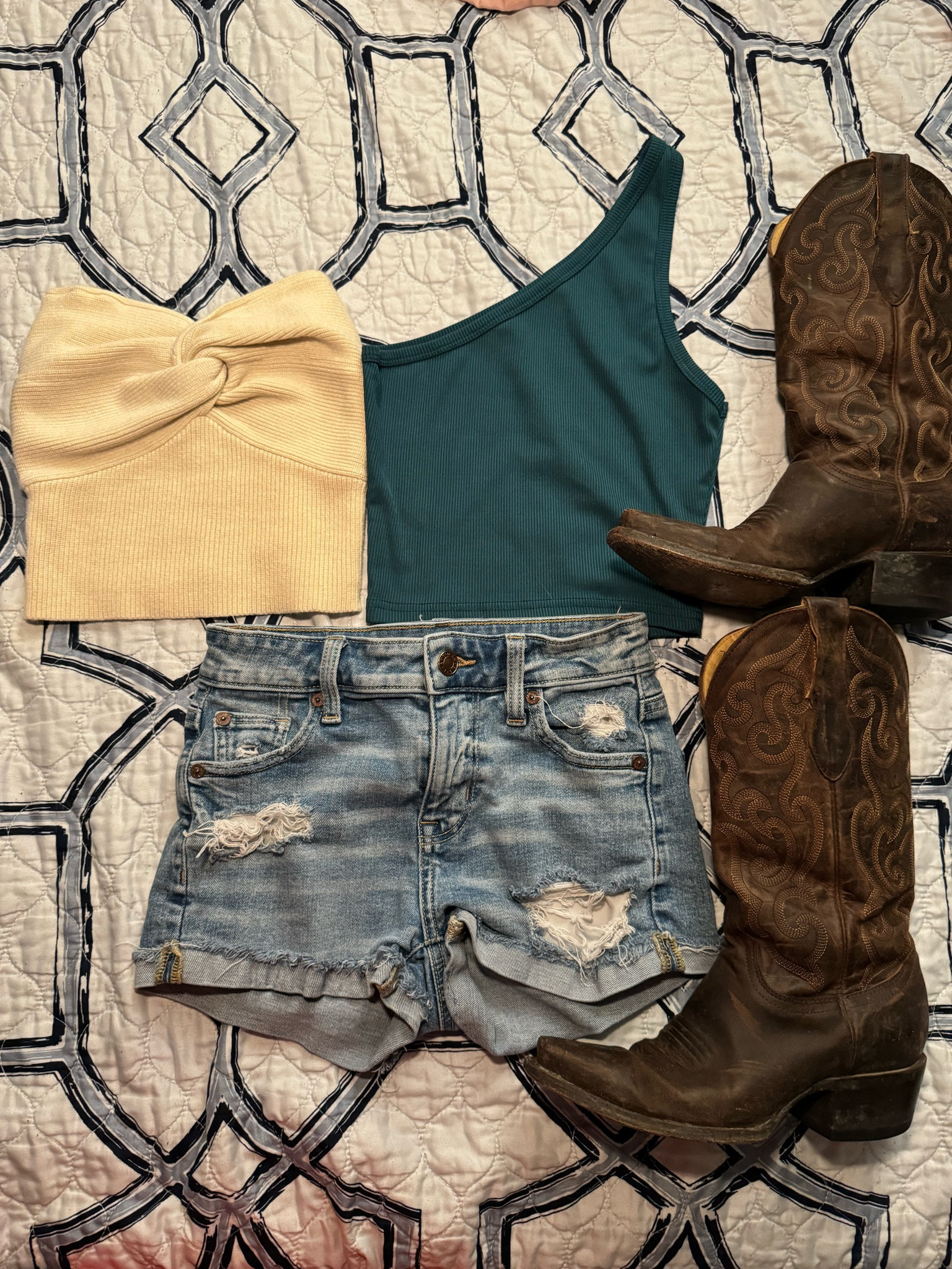 Frio fit 🏞️🤠

#LTKStyleTip #LTKFindsUnder50 #LTKFindsUnder100