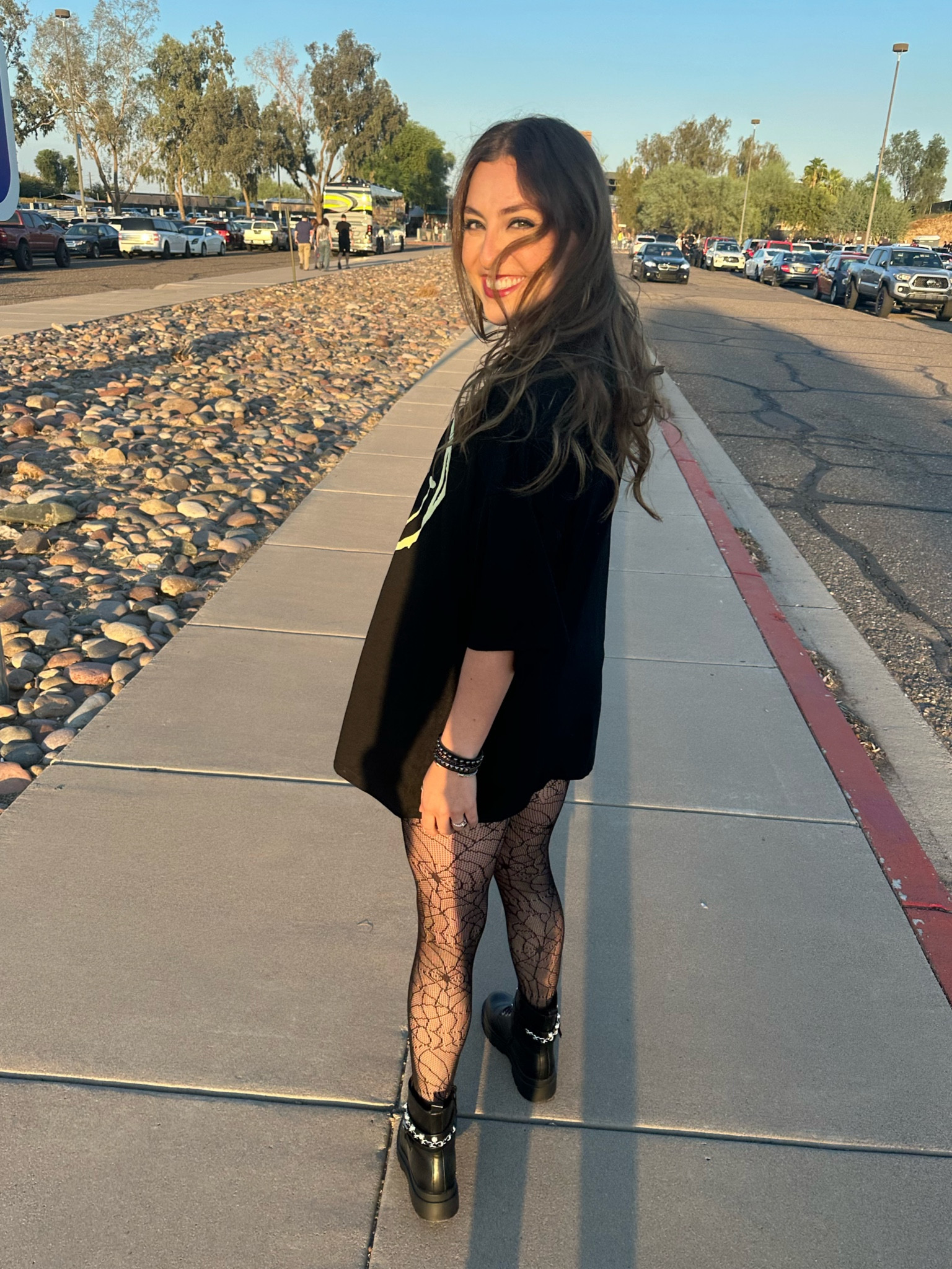 5FDP concert ready 🤘🏼
Shirt: I’m wearing a size large for an oversized fit, but the shirt is already pretty oversized so next time I would probably size down to a medium and still get a nice oversized fit!

Heavy metal, concert, Metallica concert, heavy metal music, heavy metal concert