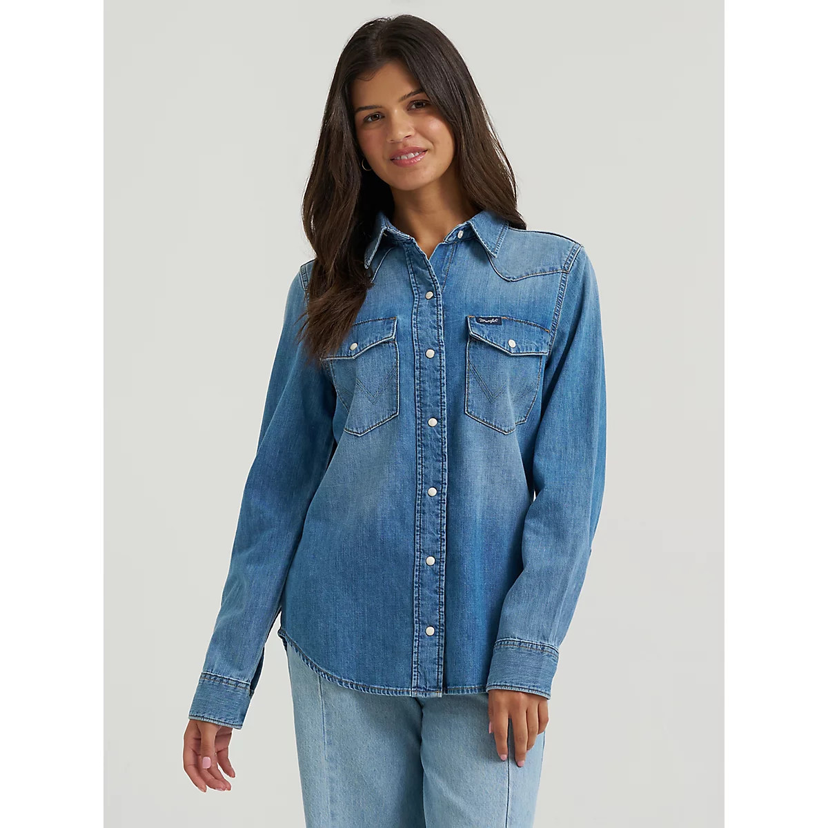 Women's Vintage-Fit Denim Western Snap Shirt in Light Denim | Wrangler