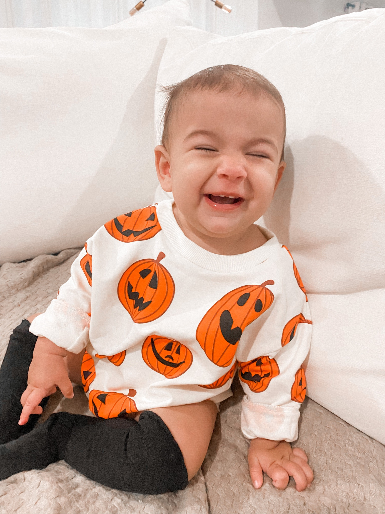 Oversized Halloween pumpkin sweatshirt onesie! Perfect for spooky season! 

#amazon #amazonfinds #amazonfashion

#LTKSeasonal #LTKbaby #LTKHalloween