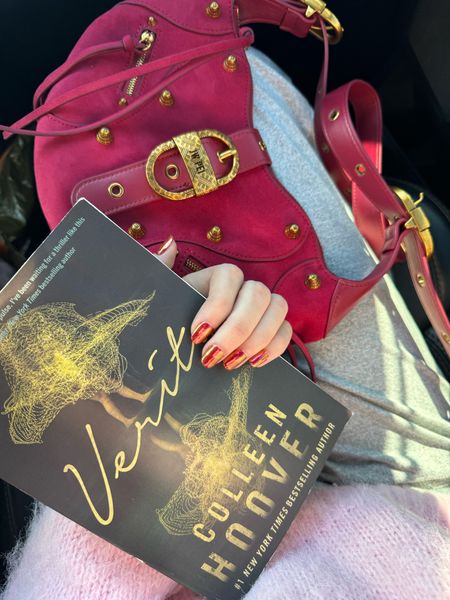 Red shoulder bag purse/ Amazon fashion finds ✨

#LTKHoliday #LTKGiftGuide #LTKSeasonal