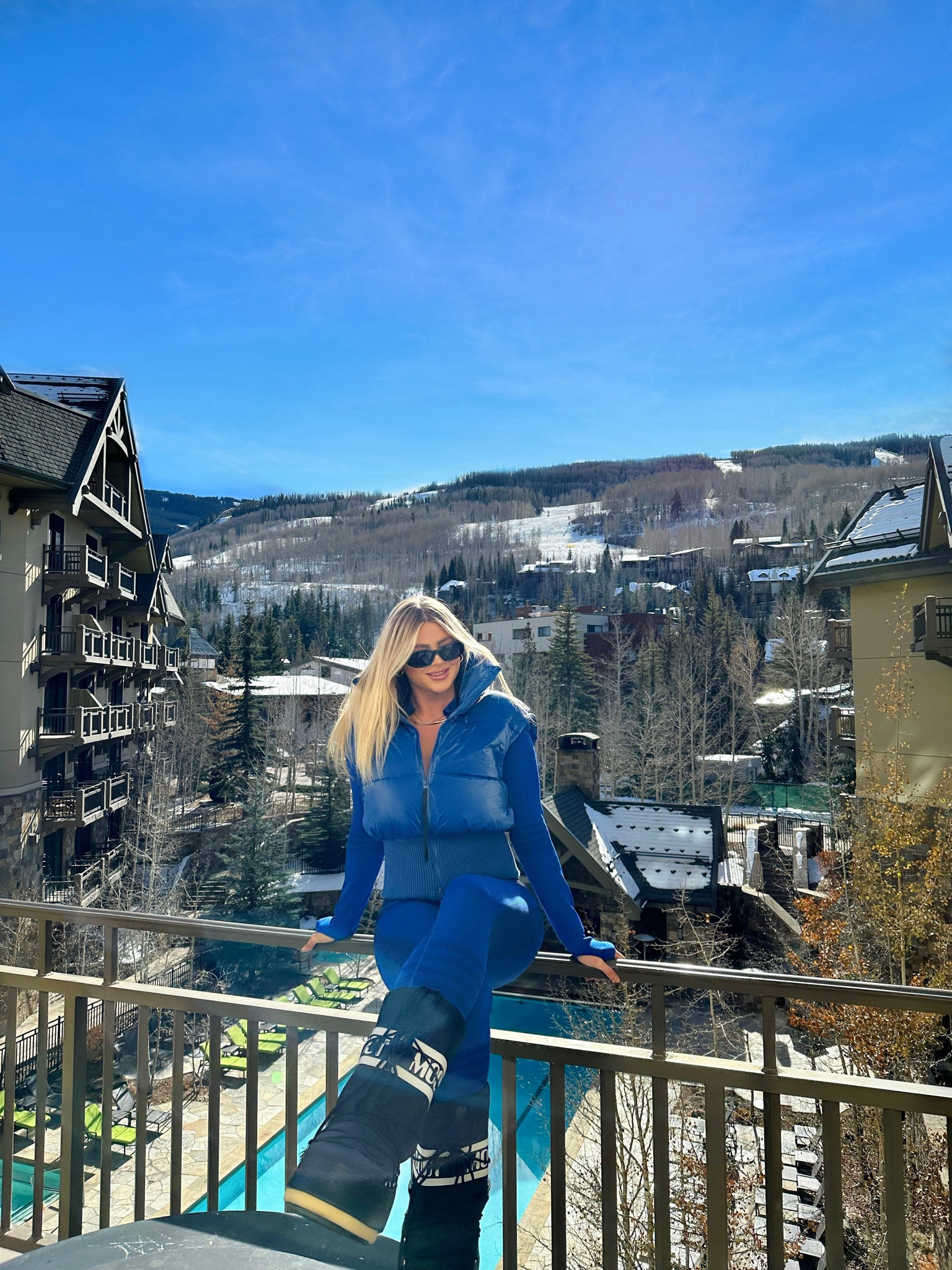 Vail vibes 💙 #mountains #vail #ski  #winter #apres #asos #skioutfit #ootd #moonboots #amazon #resort #snow #ootd

#LTKSeasonal #LTKfit #LTKunder100