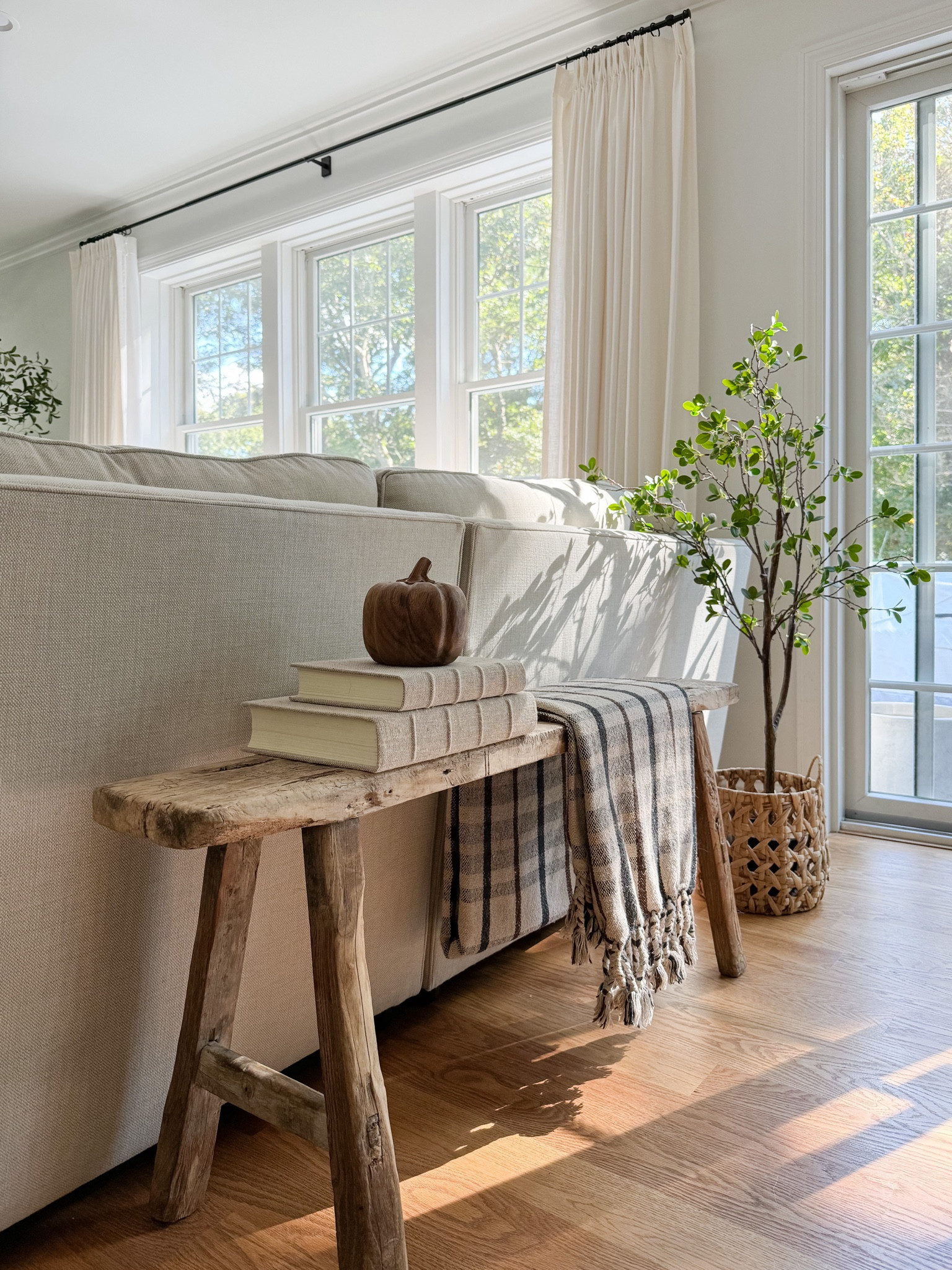 Entryway Styling

Amazon prime day  Amazon finds  Amazon prime  fashion finds  kitchen finds  coastal home  neutral home  neutral home finds  natural home  home savings  home finds  home decor  home inspo  sale alert  home deals  kitchen deals  fashion deals   kitchen  sherricalnanhome  sherricalnan 

#LTKHome #LTKFindsUnder100 #LTKStyleTip