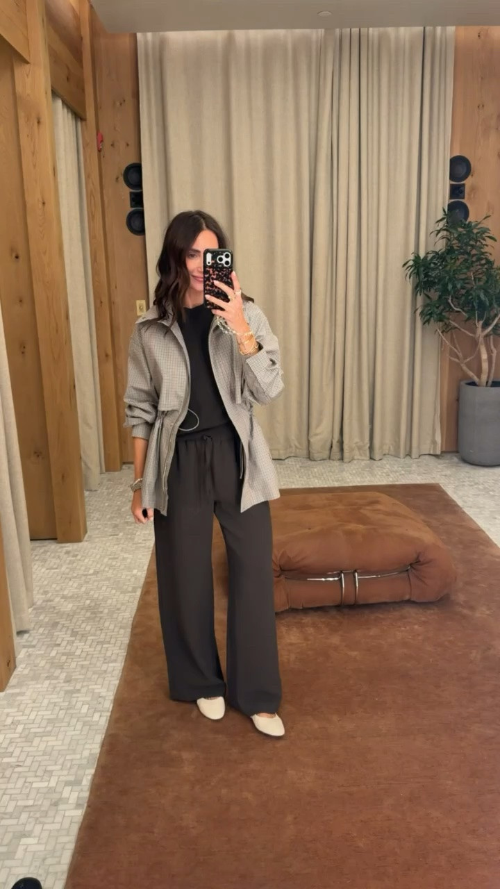 Aritzia outfit ideas, sweater size S, pants XS, jacket size S.