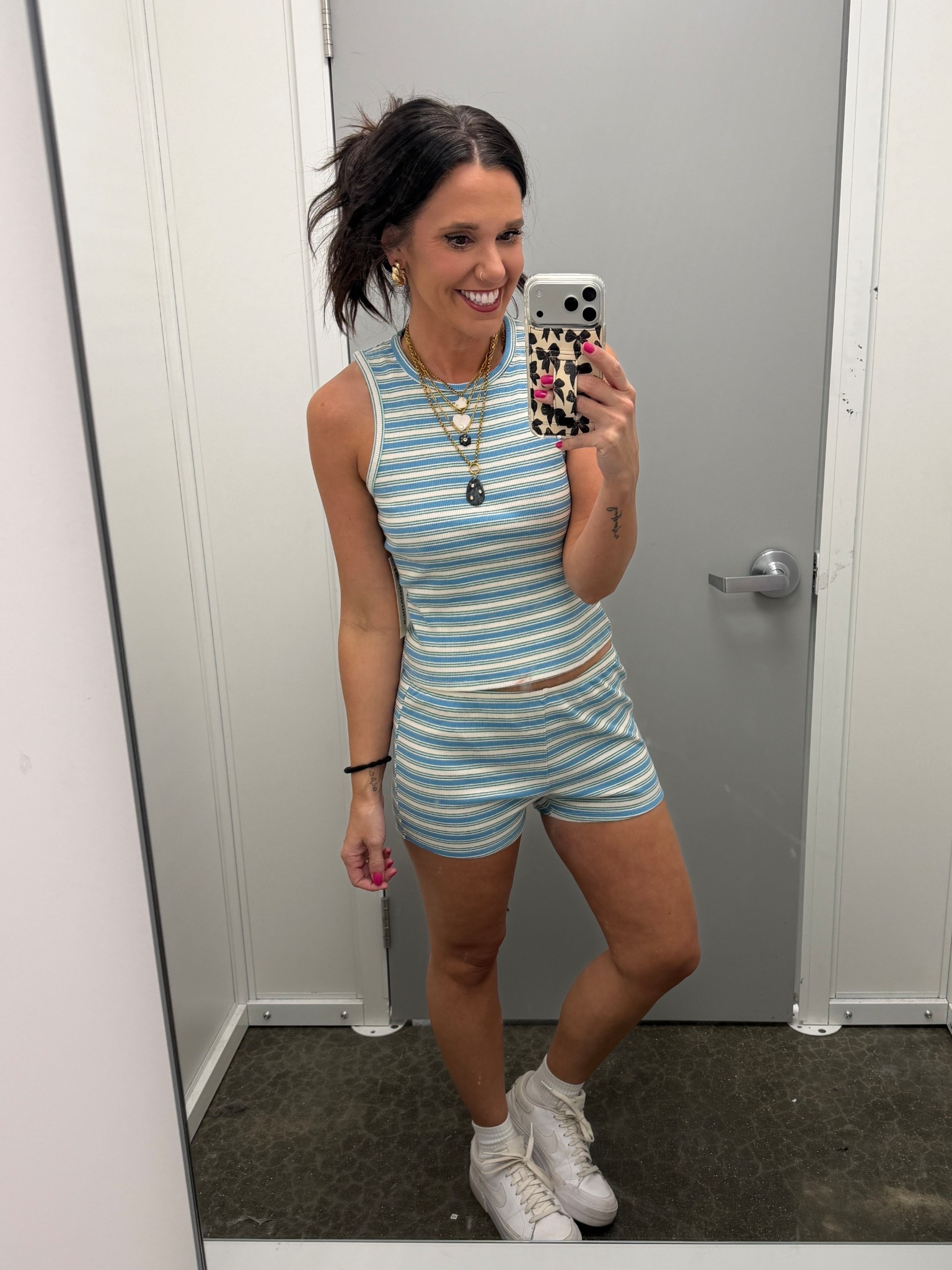 Use code KERRISSA to get 40% my necklace stack 