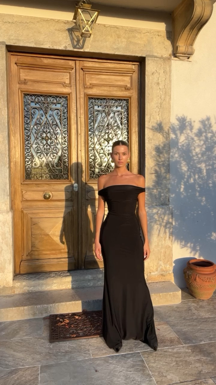 Golden hour sun 🖤

#LTKSeasonal #LTKeurope #LTKstyletip